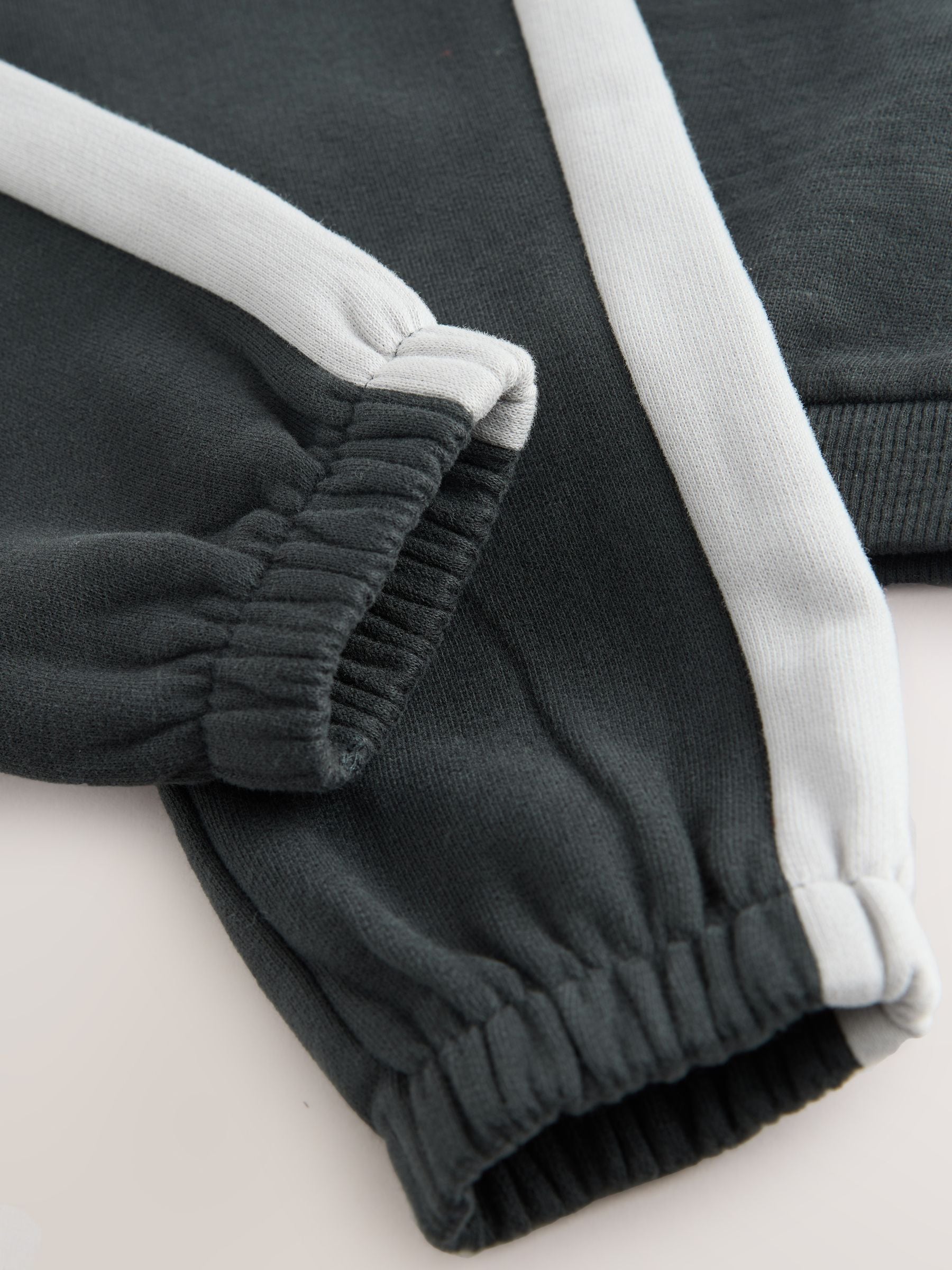 Black/White Long Sleeve Soft Touch T-Shirt and Joggers Set (3mths-7yrs) image 9