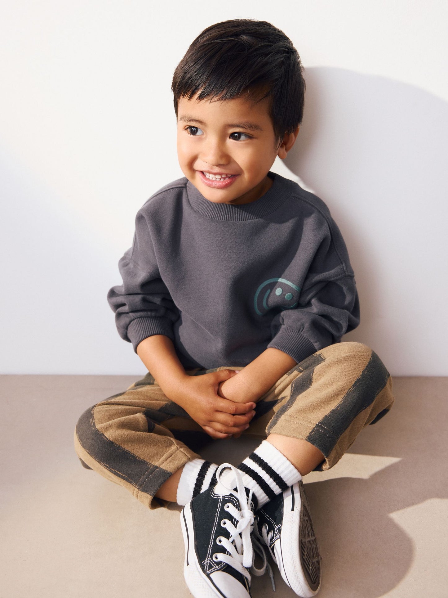 Black/Brown Single Sweatshirt And Stripe Joggers Set (3mths-7yrs) image 2