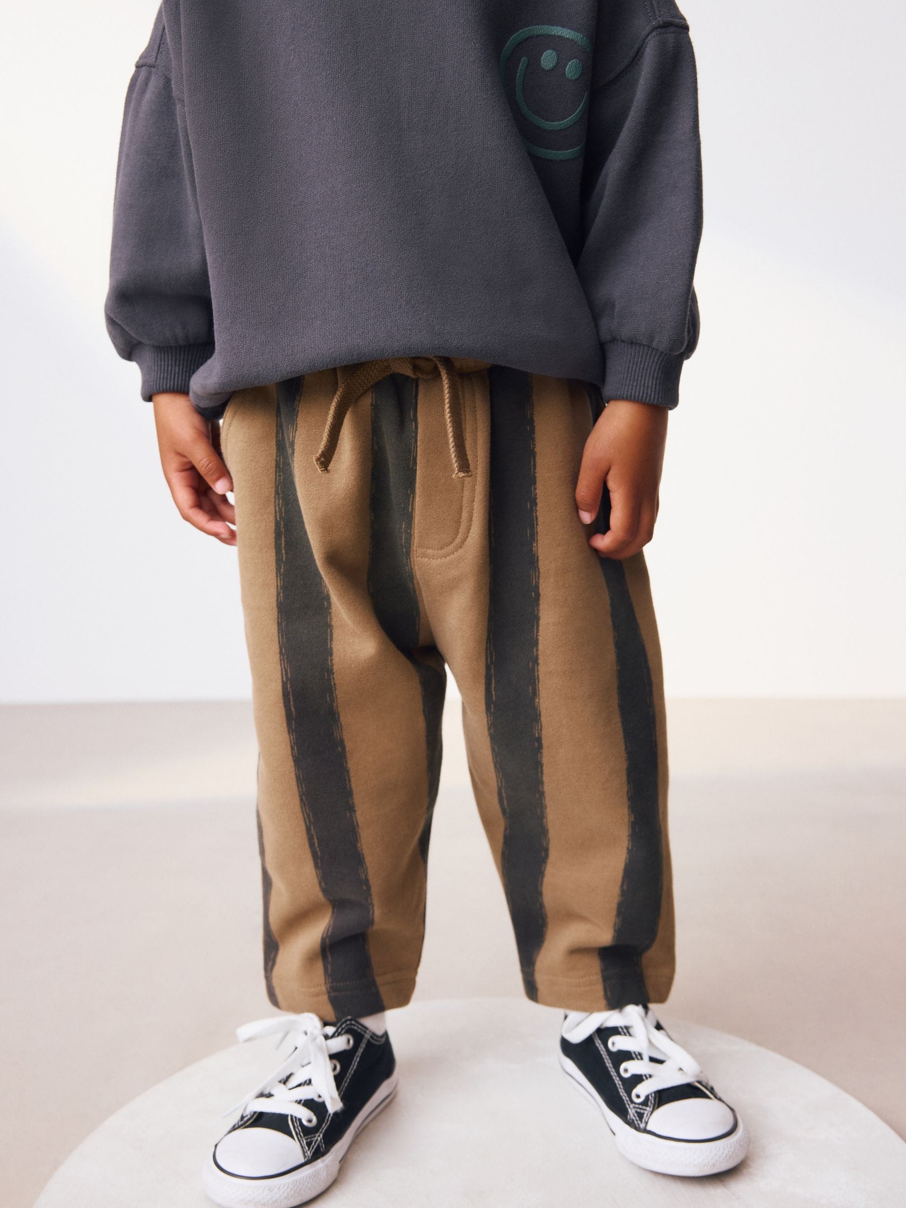 Black/Brown Single Sweatshirt And Stripe Joggers Set (3mths-7yrs) image 4