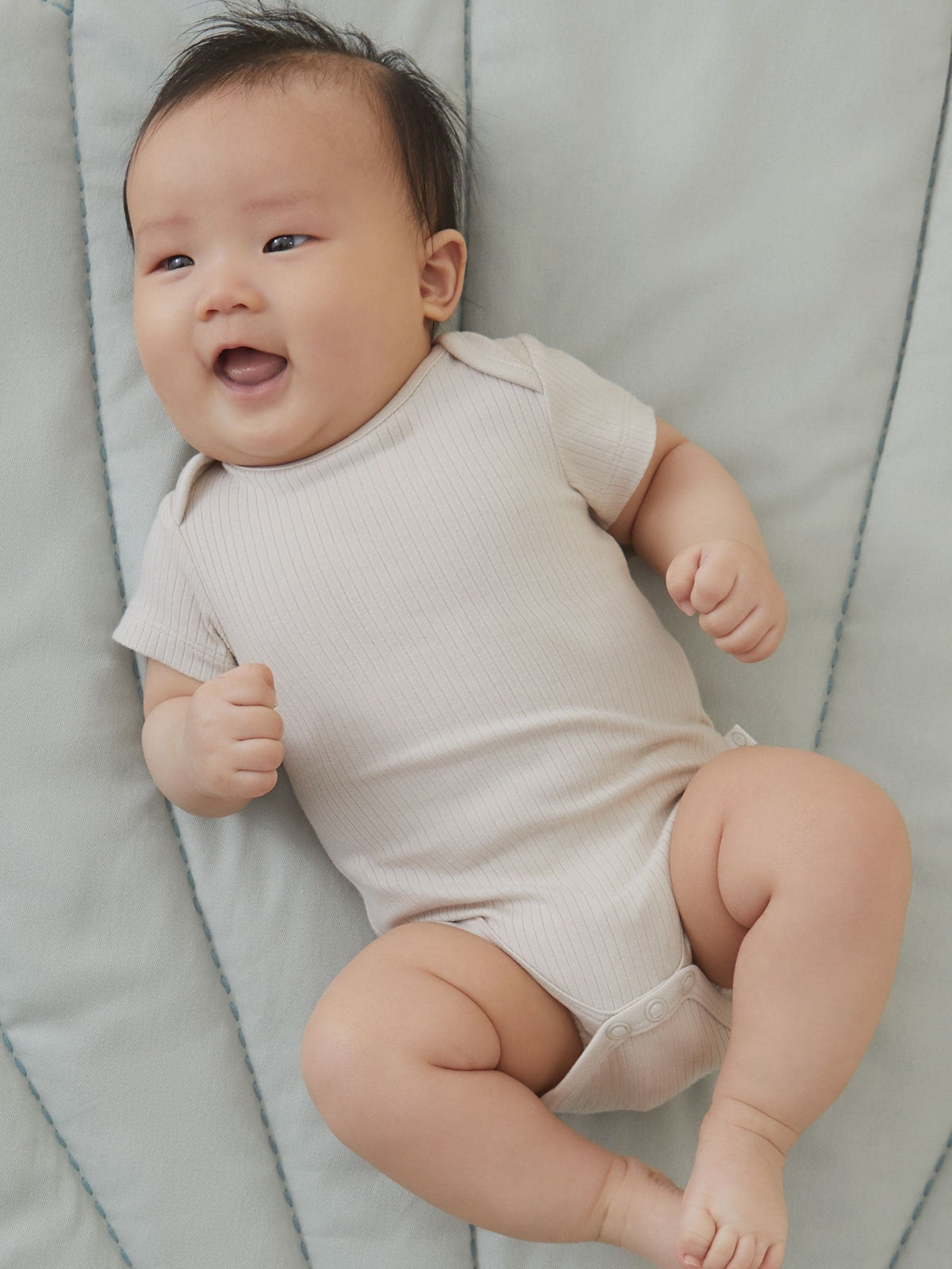 Dsiney Kidz - MORI Natural Ribbed Stretch Short Sleeve Bodysuit image 1