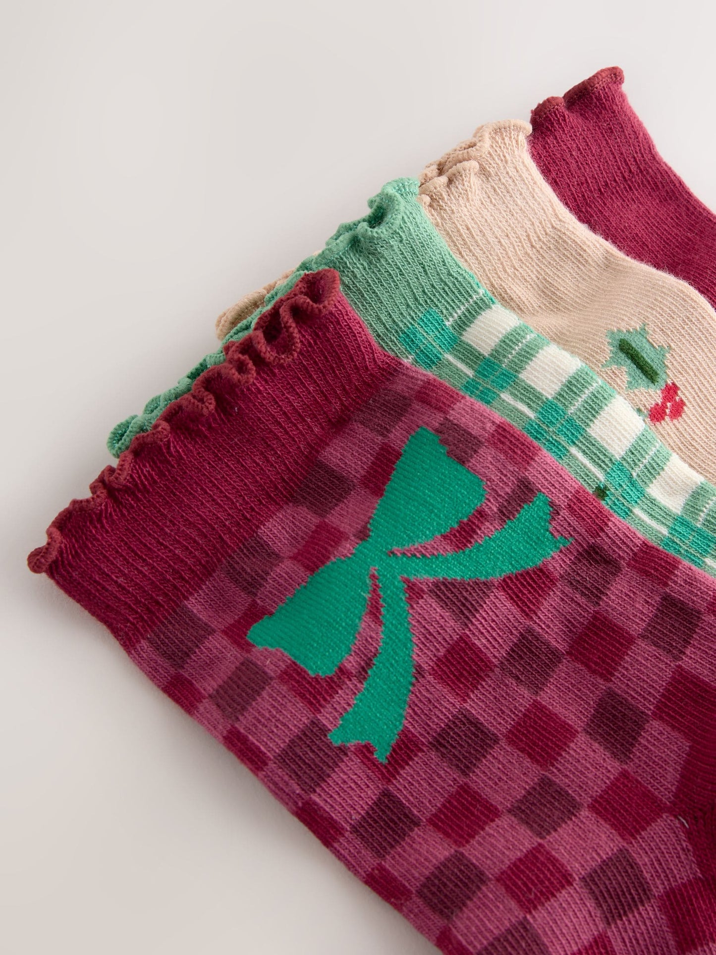 Red/Green and Cream Cotton Rich Christmas Character Ankle Socks 4 Pack image 5