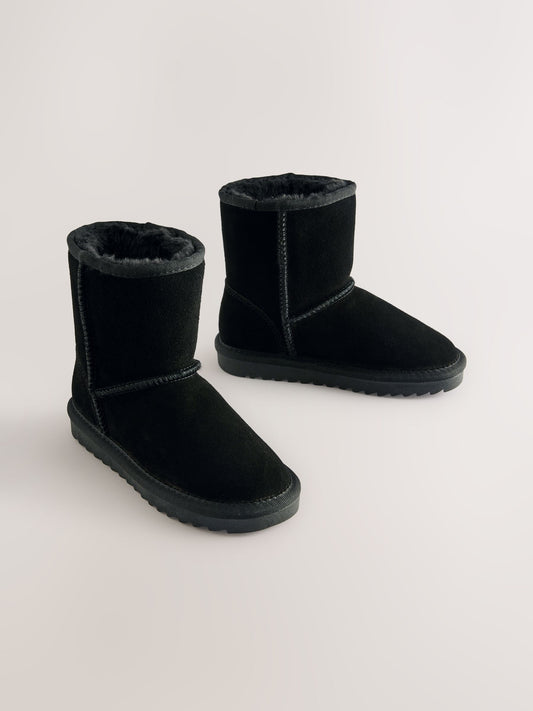 Black Water Repellent Suede Pull On Boots image 2