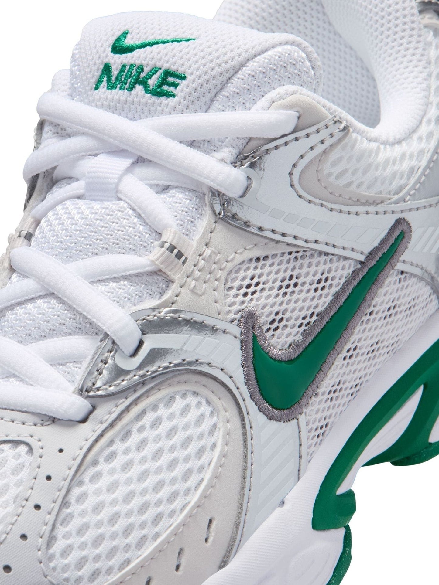 Nike White/Silver Green Youth V5 Runner Trainers image 6