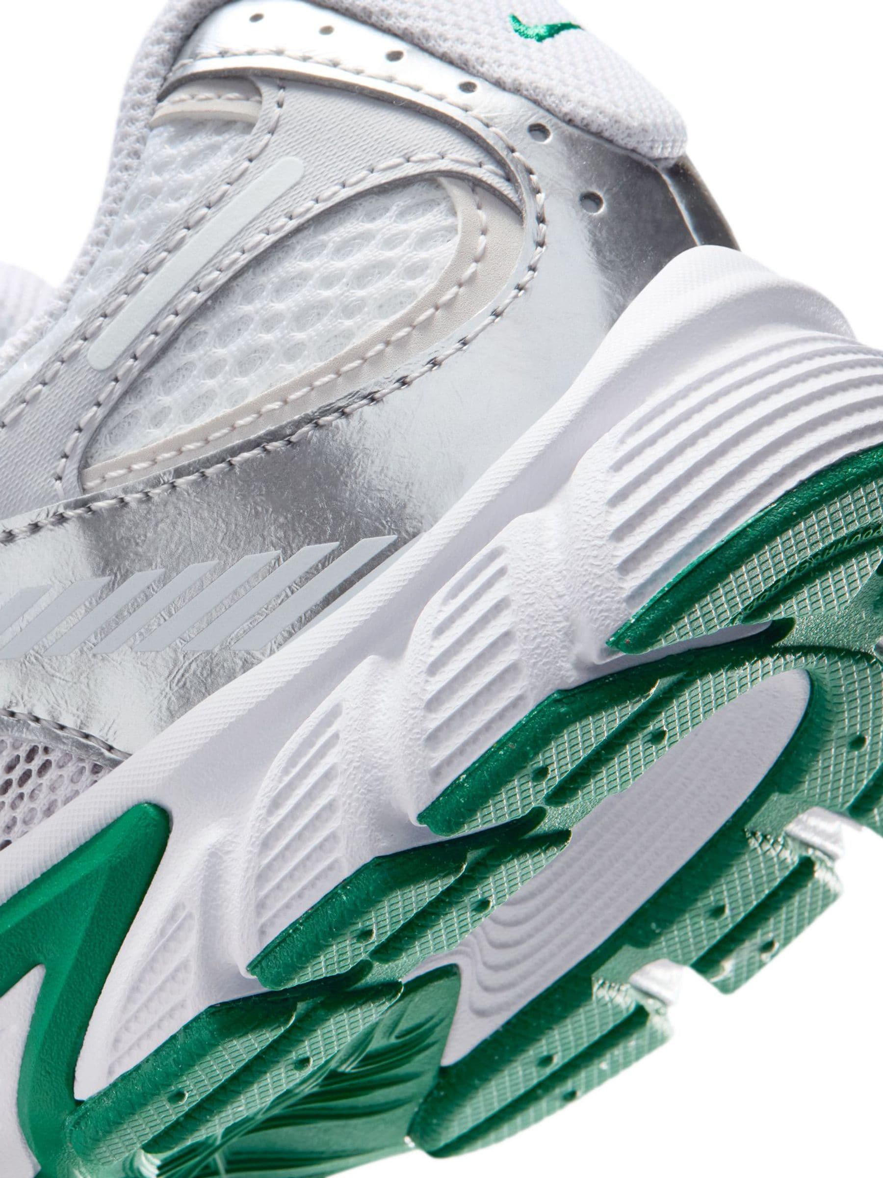 Nike White/Silver Green Youth V5 Runner Trainers image 7