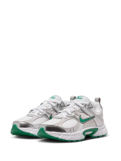 Nike White Junior V5 Runner Trainers image 2