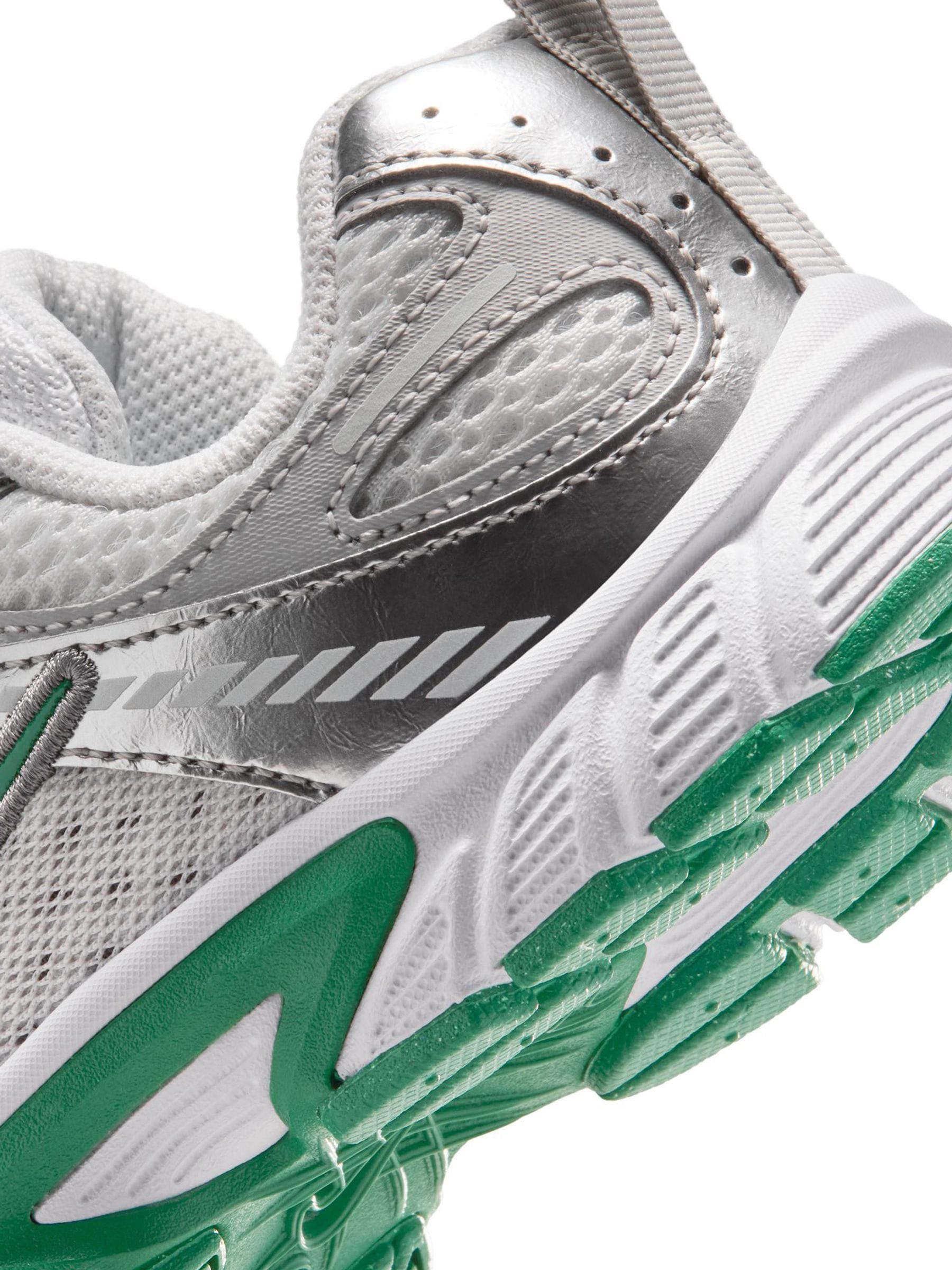 Nike White Junior V5 Runner Trainers image 7
