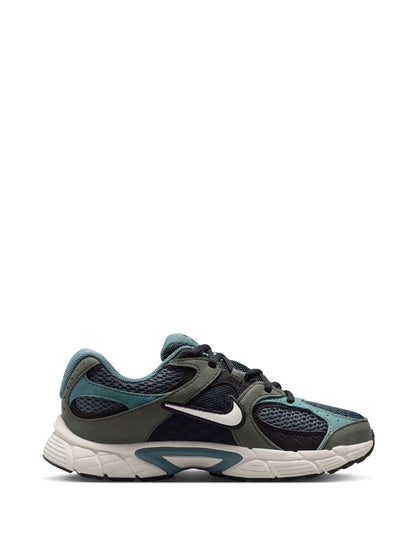 Nike Grey Green Youth V5 Runner Trainers image 3