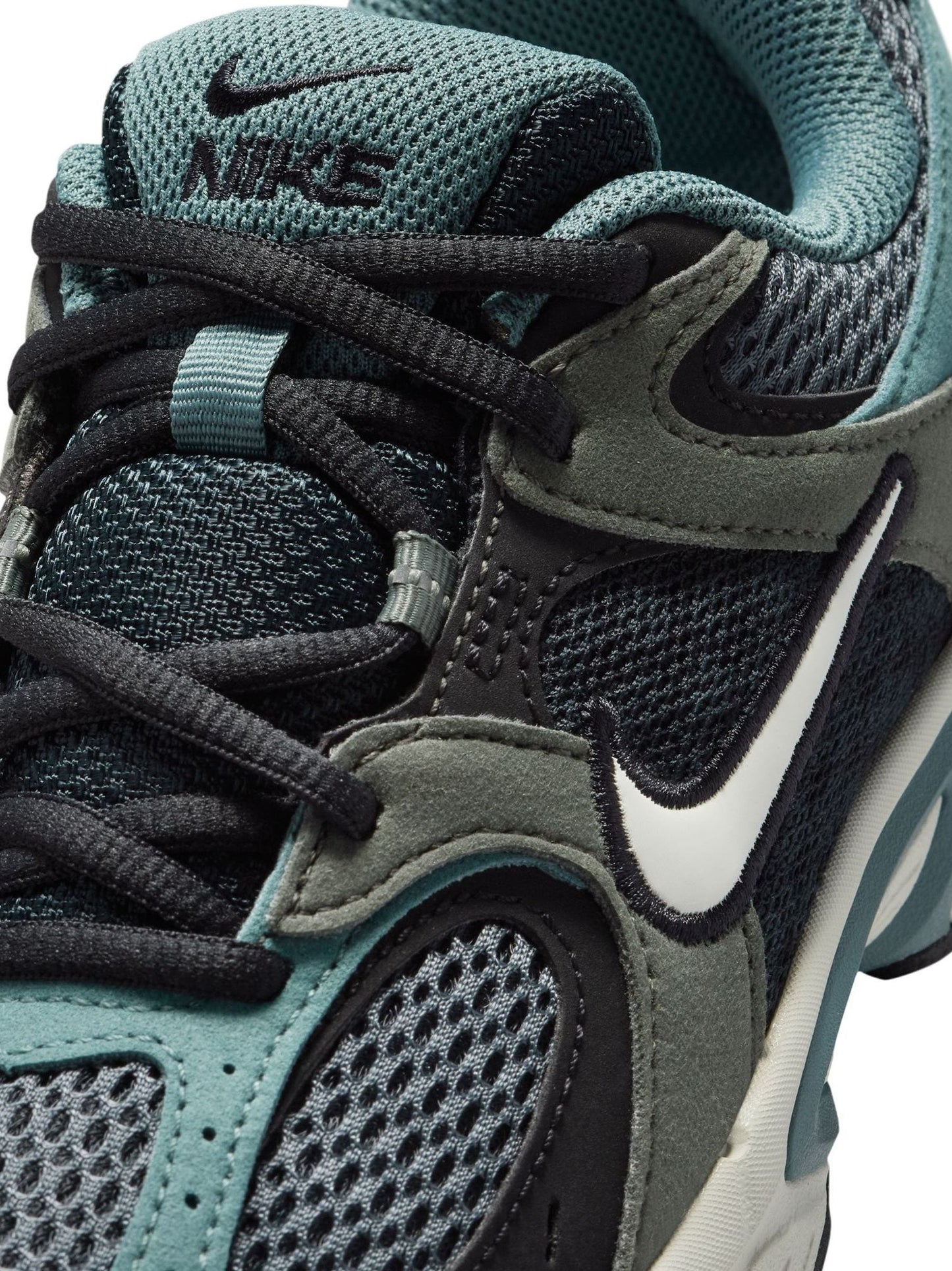Nike Grey Green Youth V5 Runner Trainers image 6
