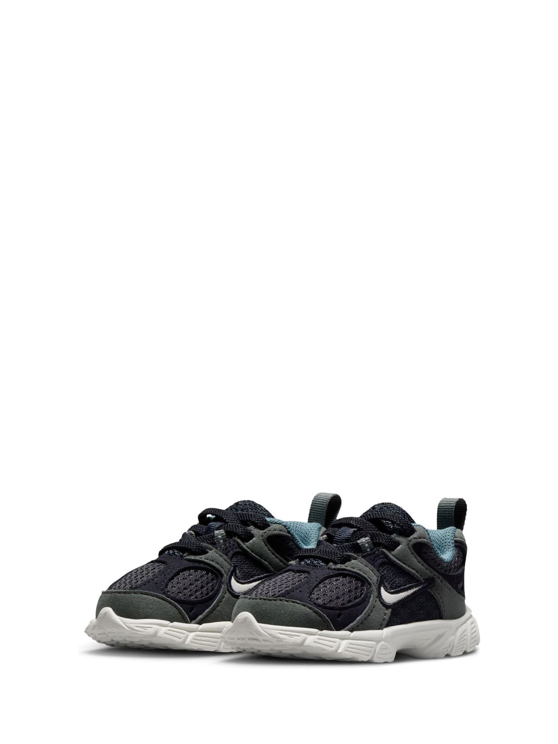 Nike Black/Green Spruce Infant V5 Runner Suede Trainers image 2