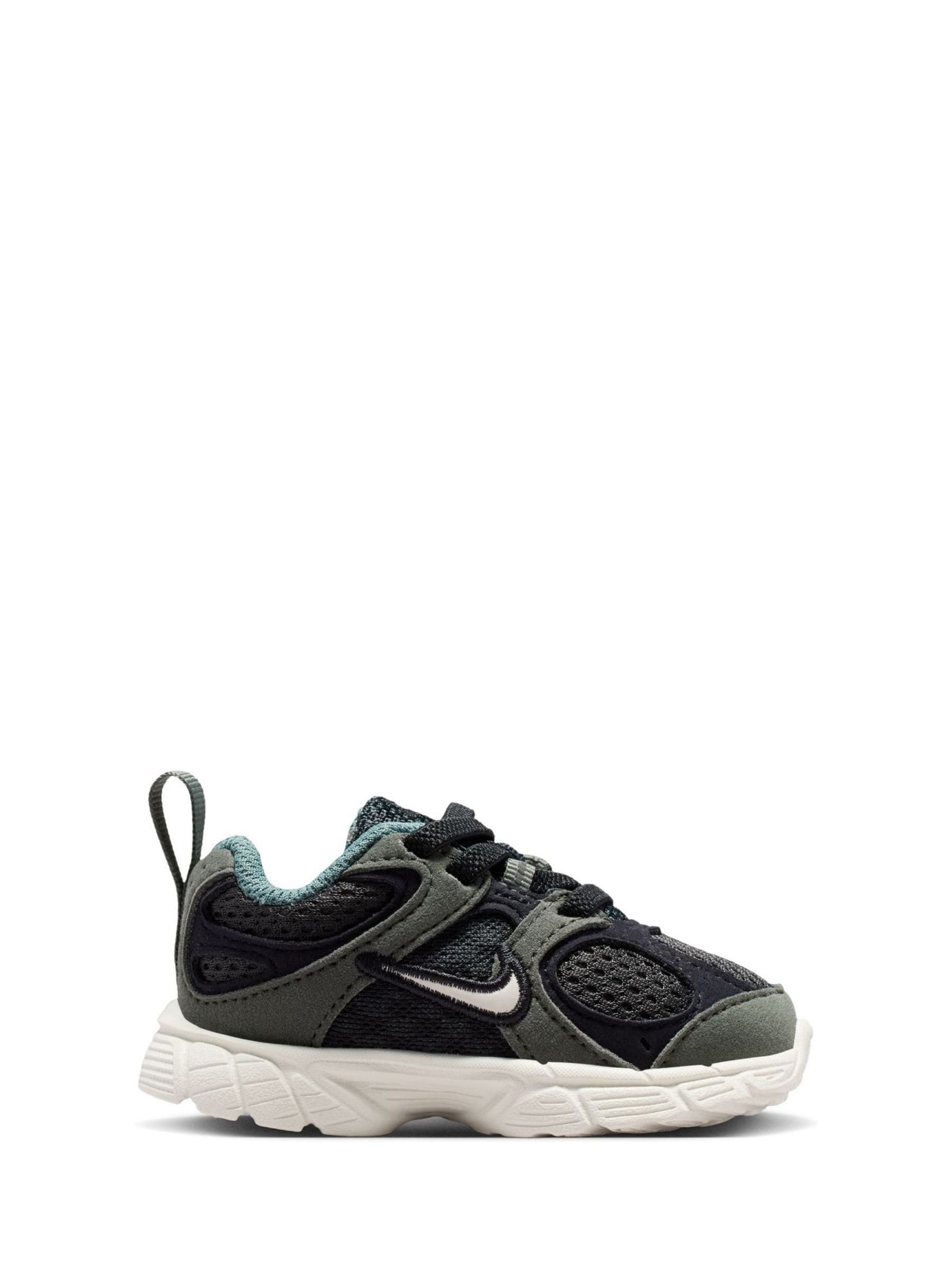 Nike Black/Green Spruce Infant V5 Runner Suede Trainers image 3