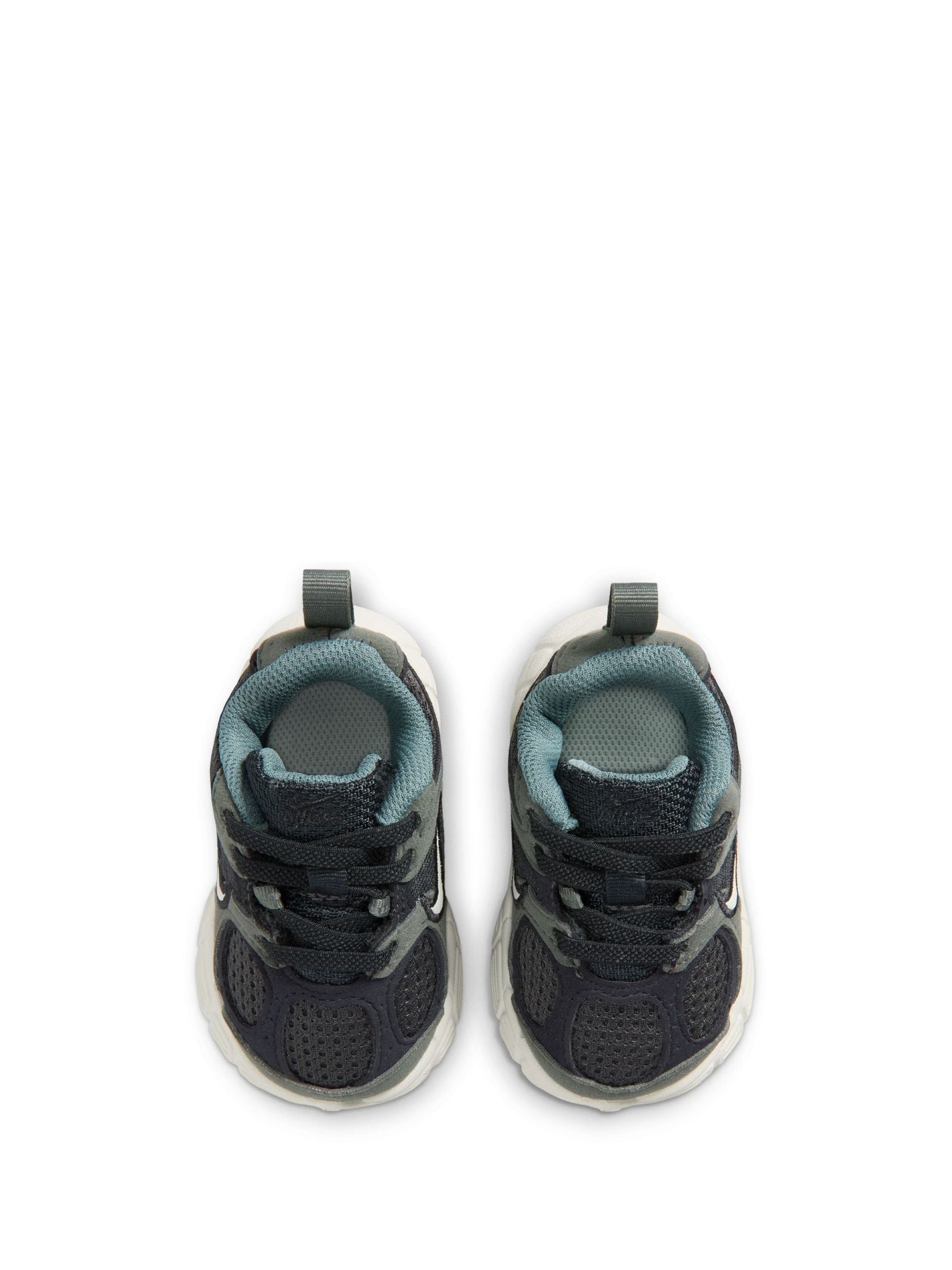 Nike Black/Green Spruce Infant V5 Runner Suede Trainers image 7