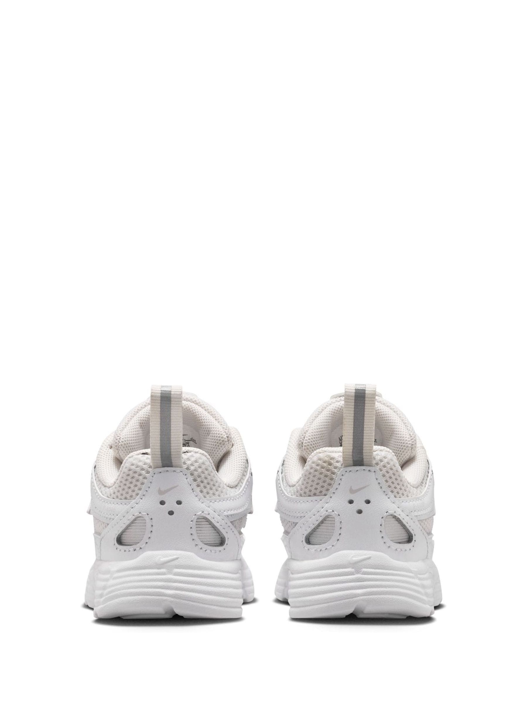 Nike Black Infant P6000 Trainers image 4