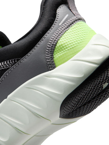 Nike Black/Green Junior Free Ride Trainers image 7