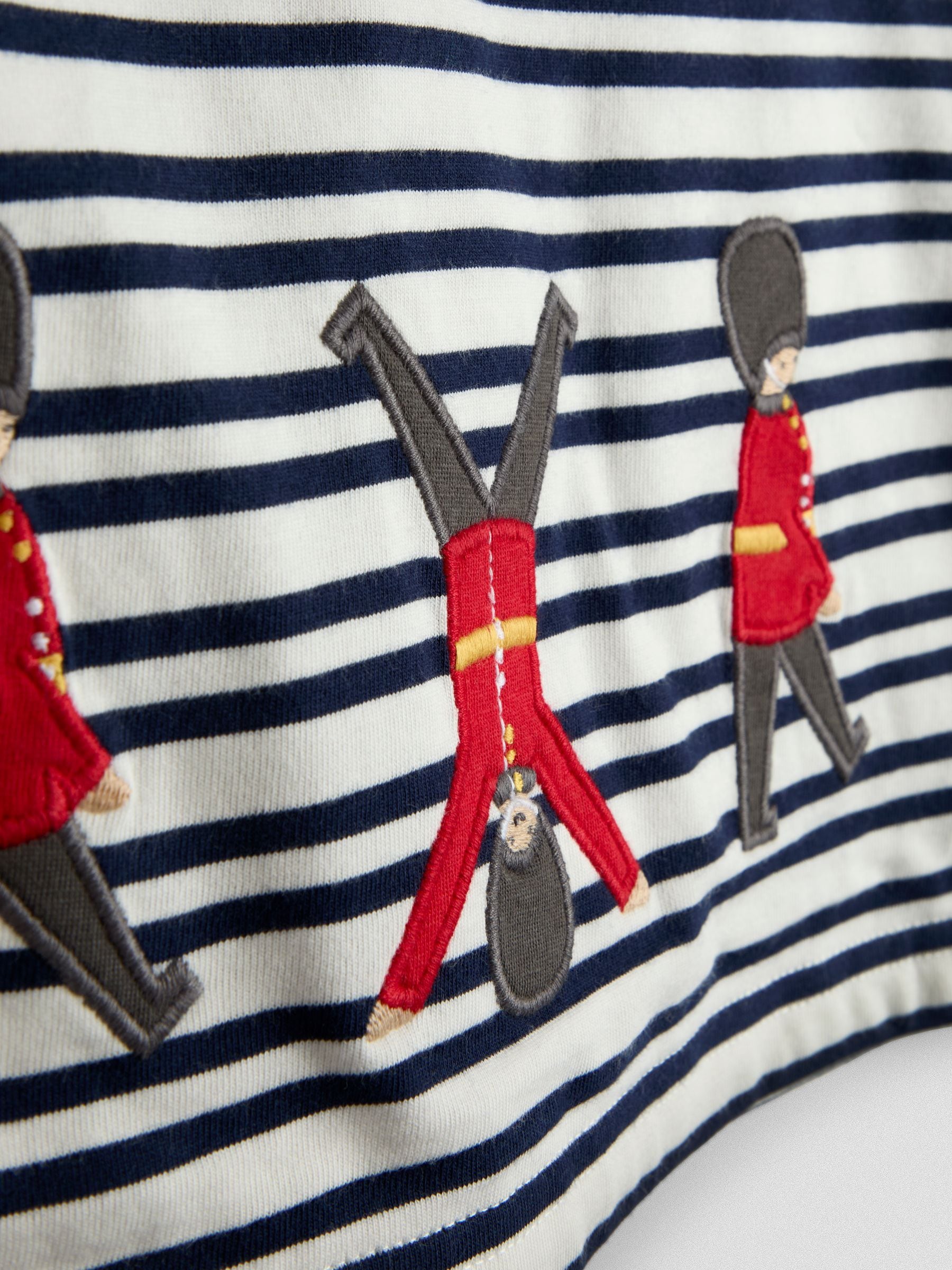 Dsiney Kidz - JoJo Maman Bébé Navy & White London Guard Appliqué T-Shirt image 3