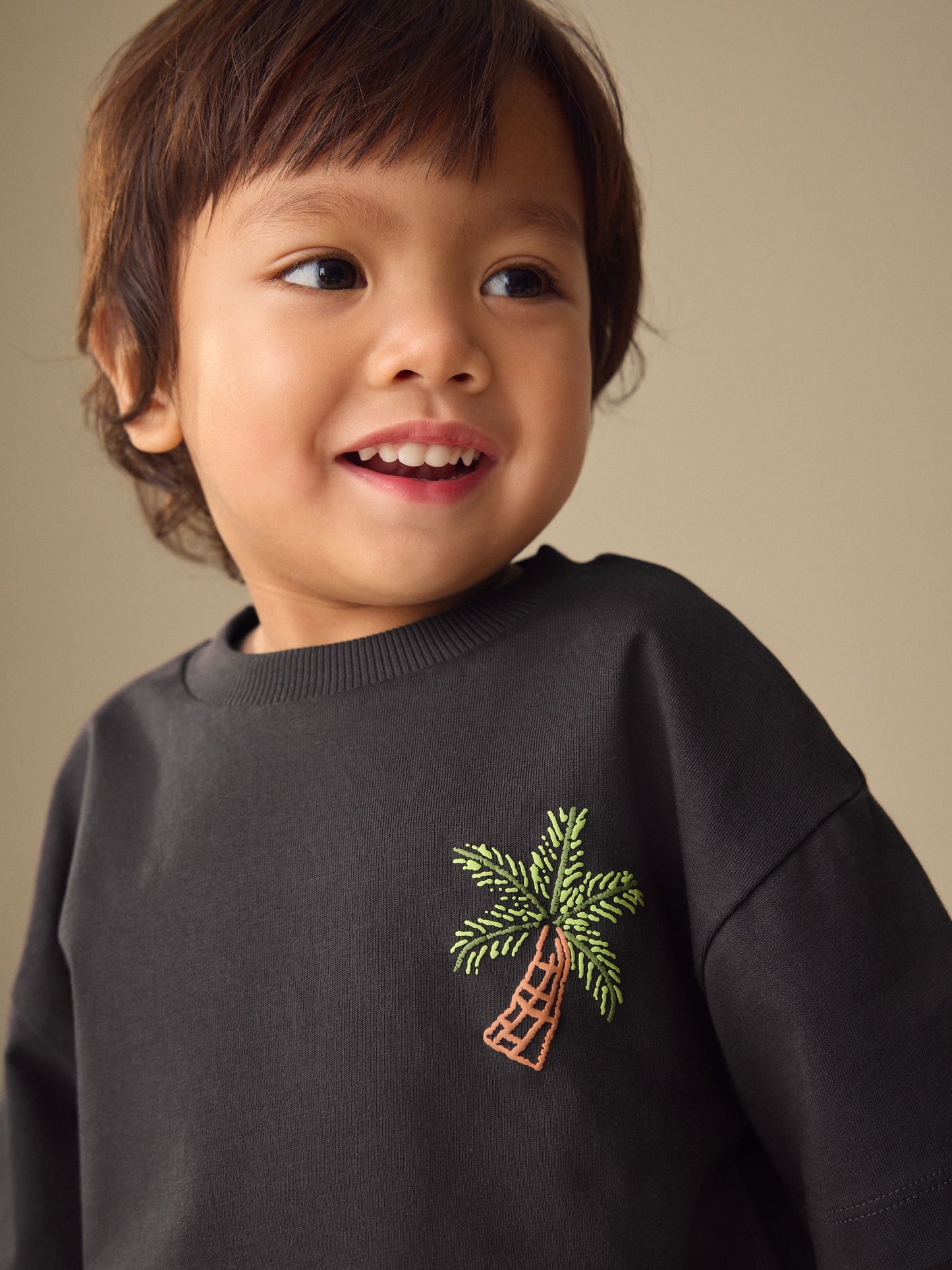 Charcoal Grey Printed Short Sleeve T-Shirt & Linen Blend Shorts Set (3mths-7yrs) image 4