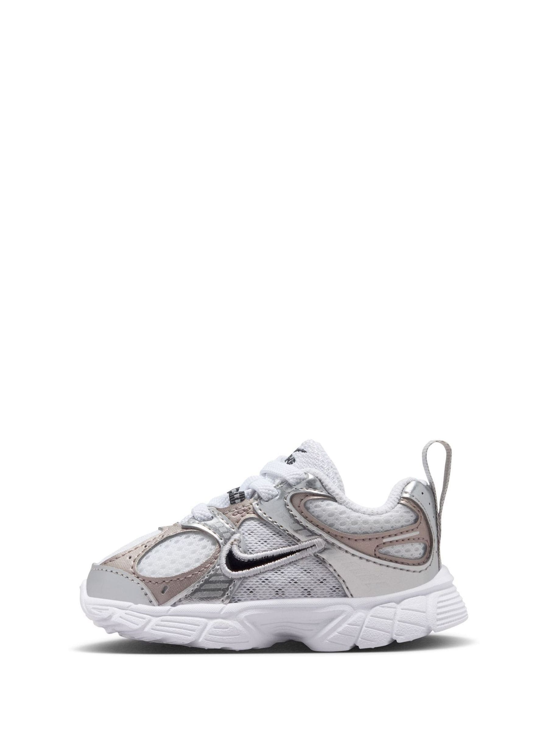 Nike White/Black Infant V5 Runner Trainers image 2