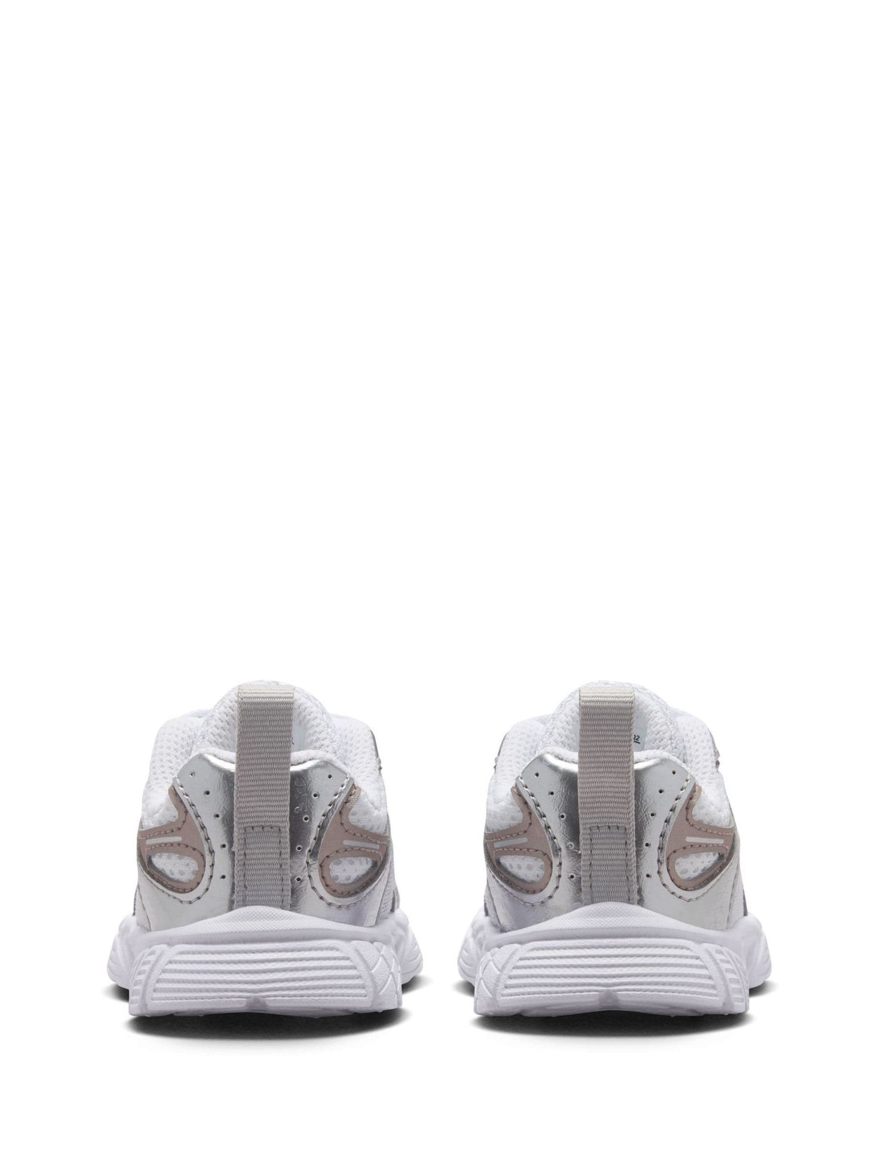 Nike White/Black Infant V5 Runner Trainers image 5