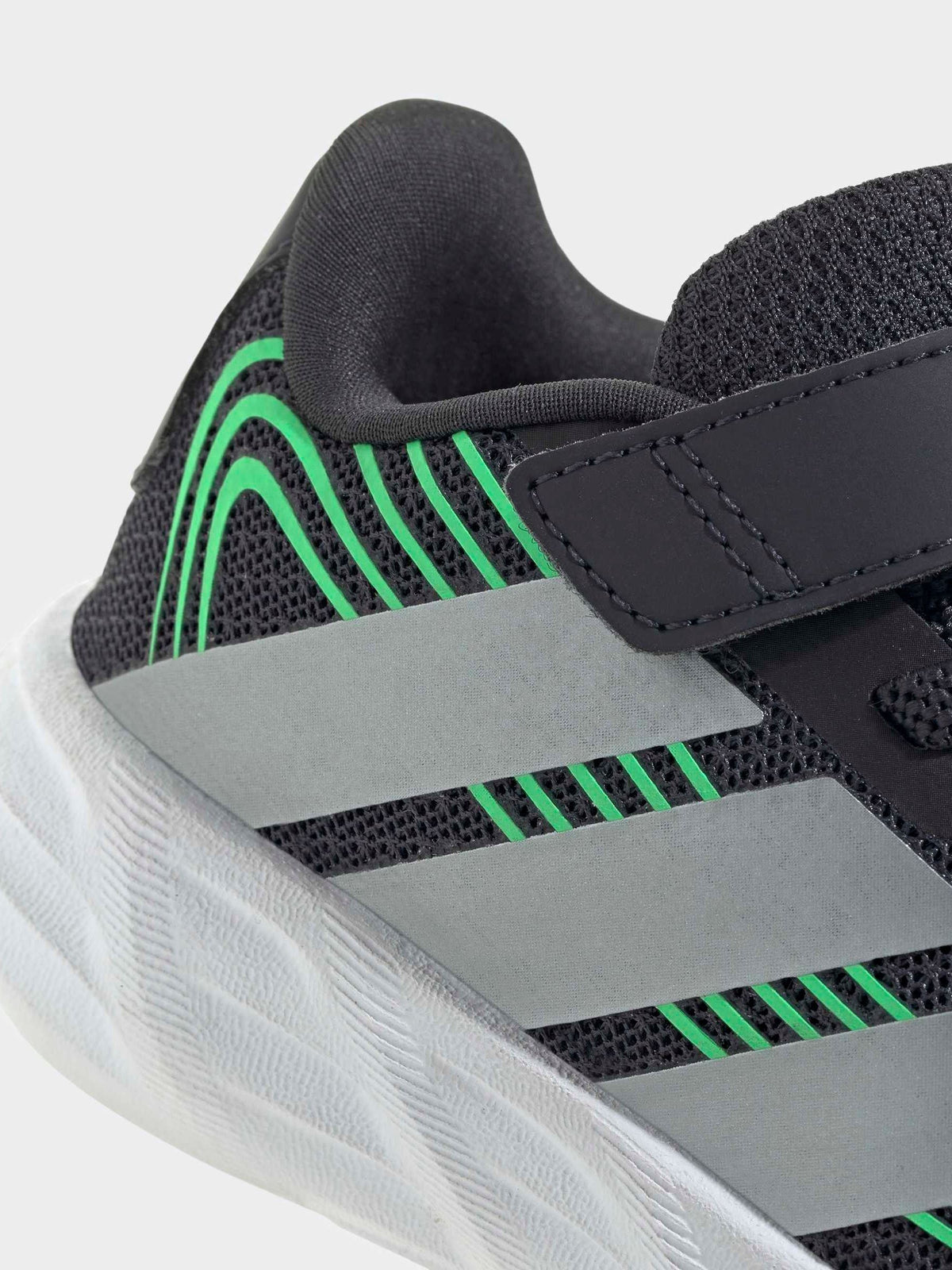 Dsiney Kidz - adidas Grey Galaxy Trainers image 9
