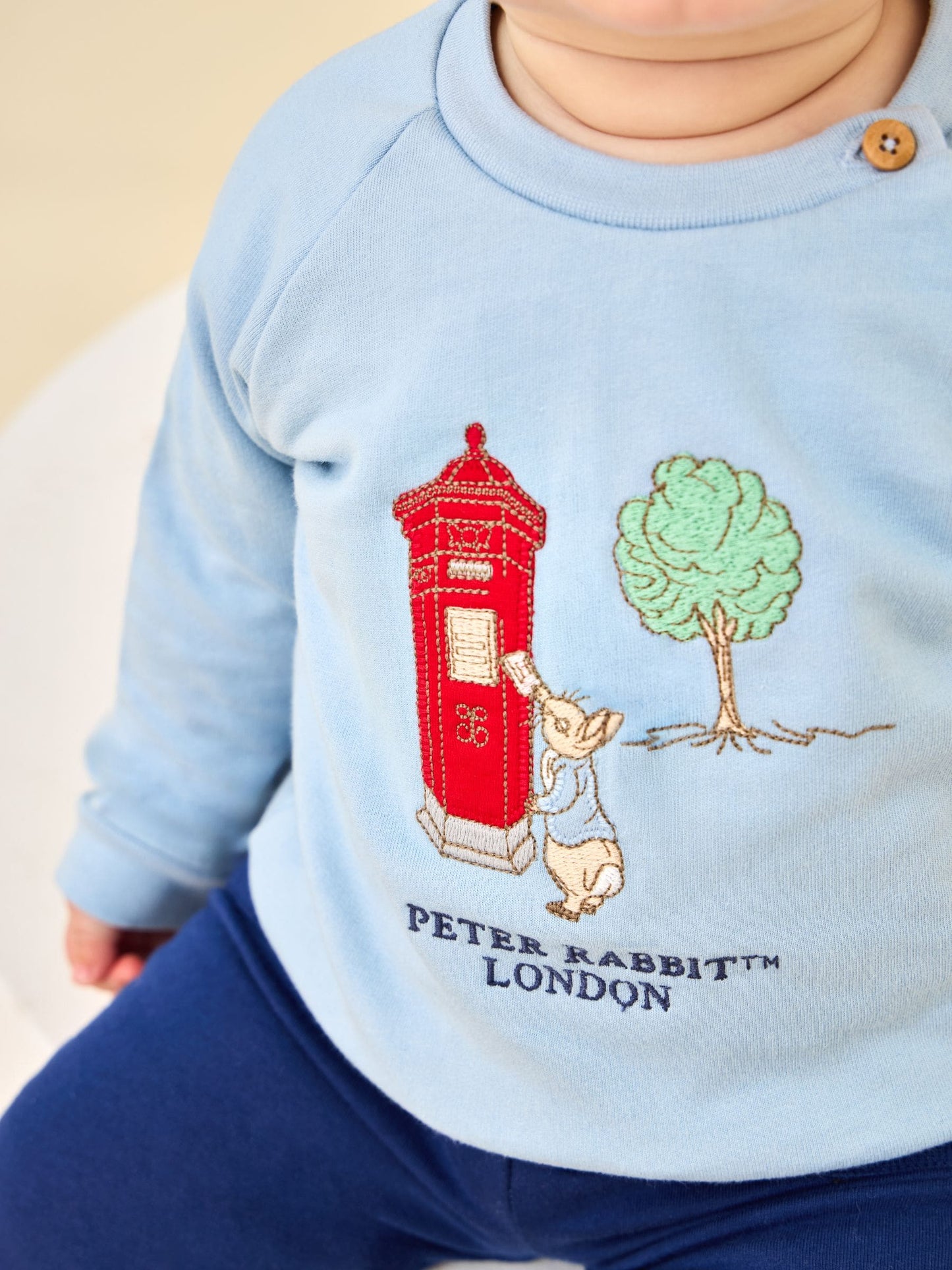 Dsiney Kidz - Jojo Maman Bébé Blue Peter Rabbit™ London 2-Piece Sweater & Joggers Set image 2