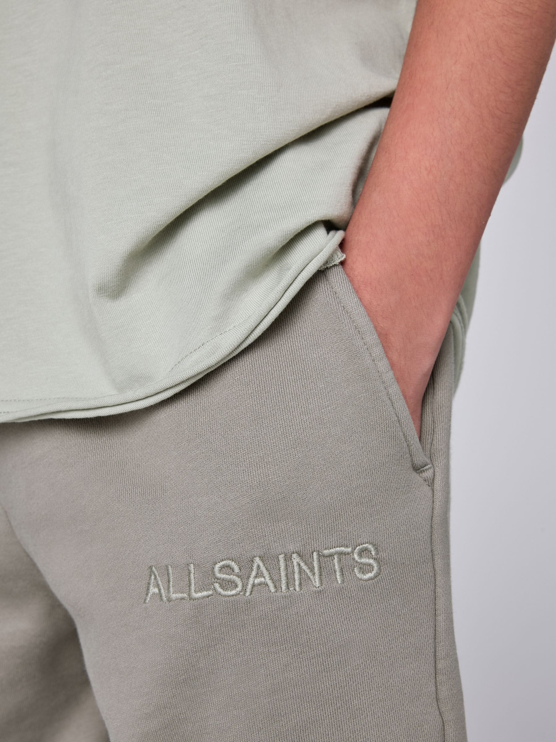 Dsiney Kidz - smALLSAINTS Green Biggy Oversized T-Shirt and Sweat Shorts Set image 7