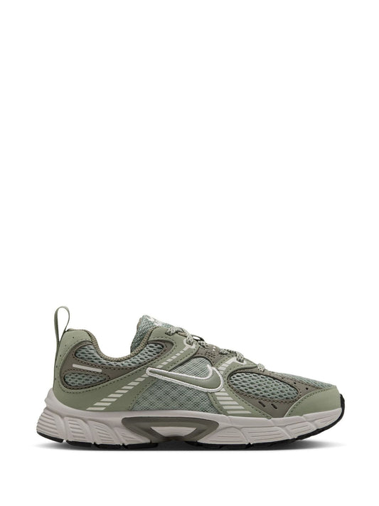 Nike Green Junior V5 Runner Trainers - image 1