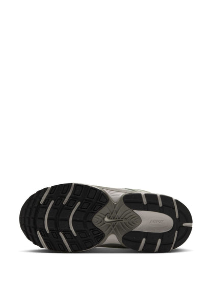 Nike Green Junior V5 Runner Trainers - image 10