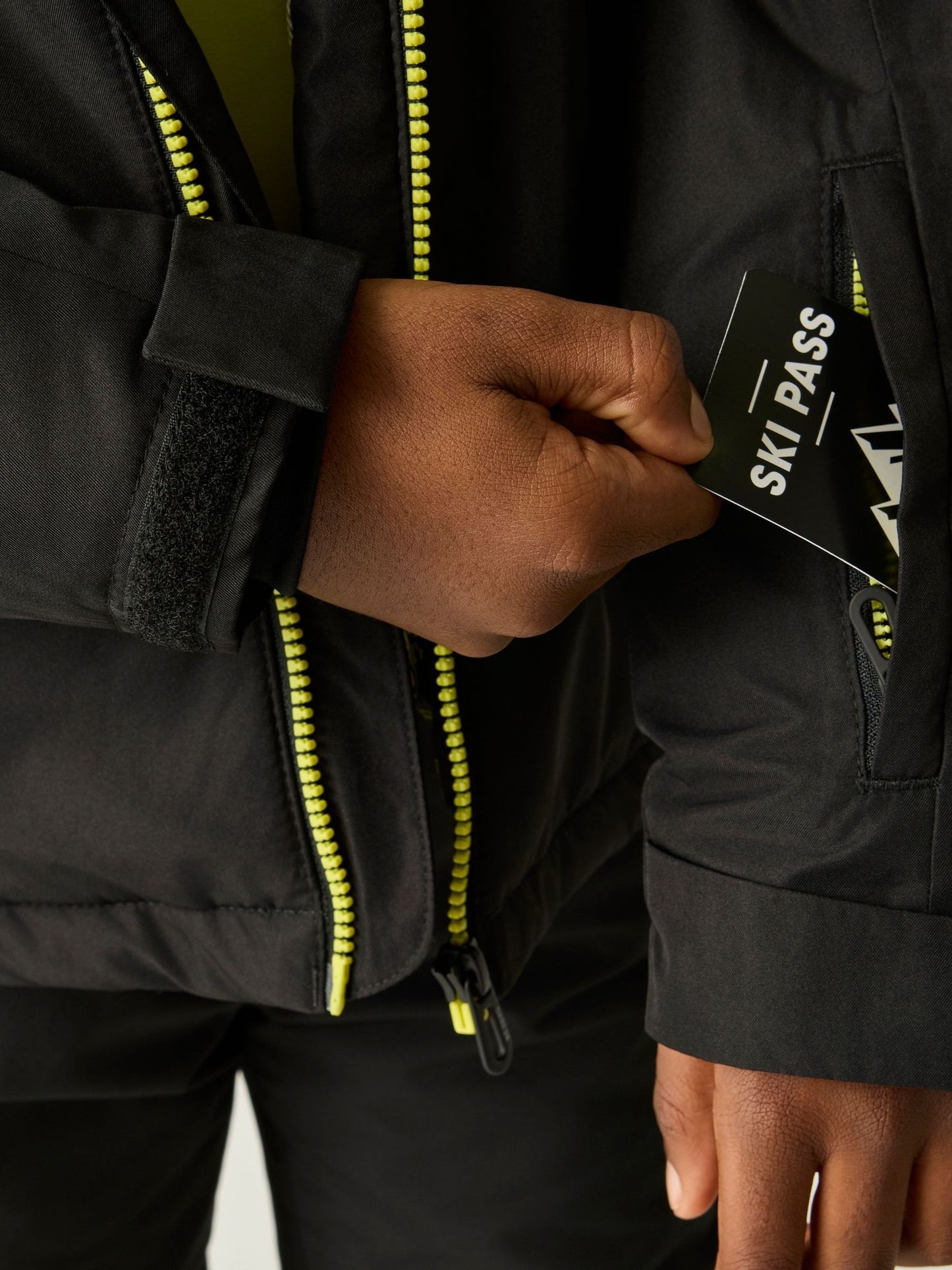 Dsiney Kidz - Dare 2b Black Piste Waterproof Ski Jacket image 5