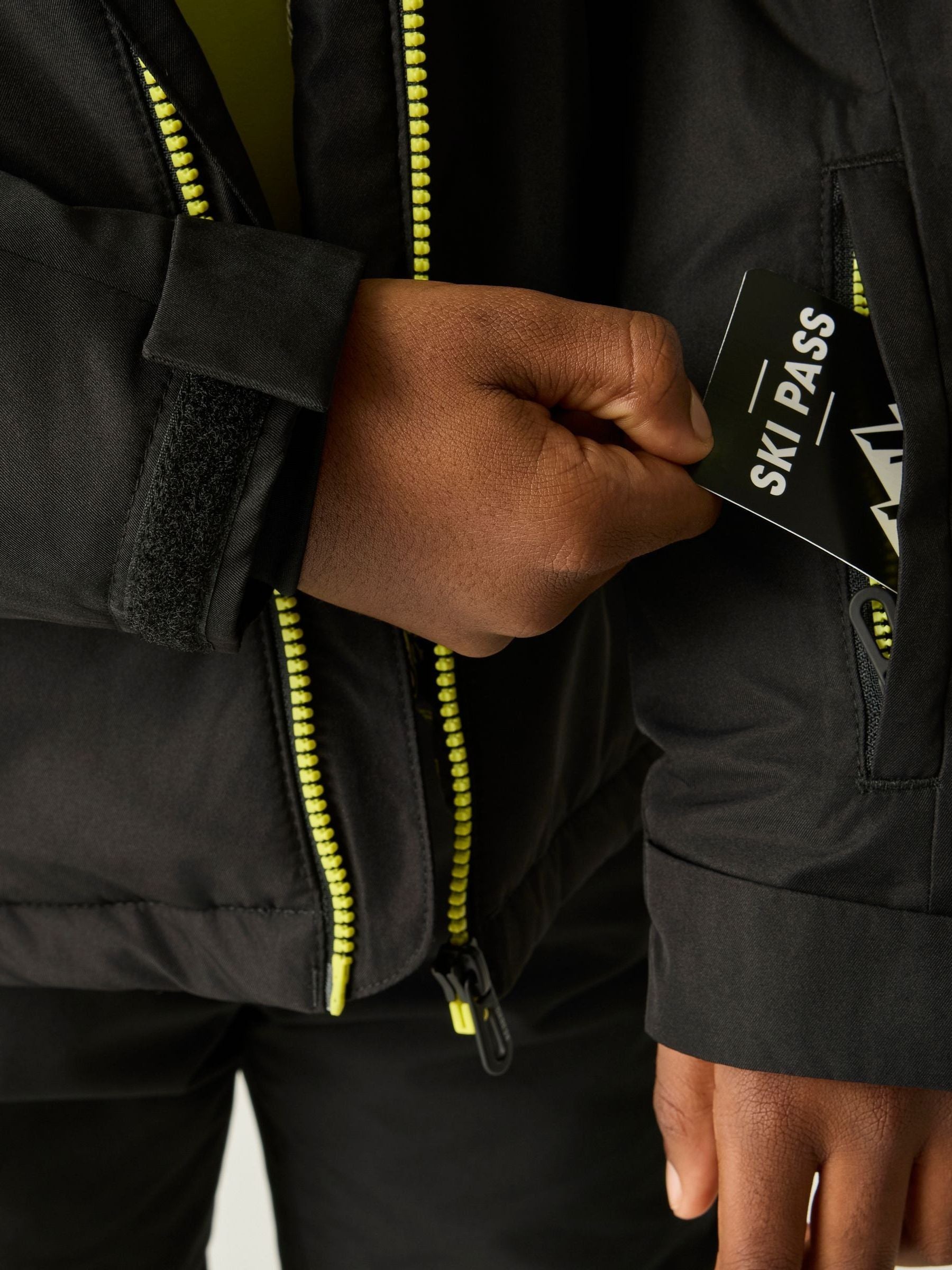Dsiney Kidz - Dare 2b Black Piste Waterproof Ski Jacket image 5