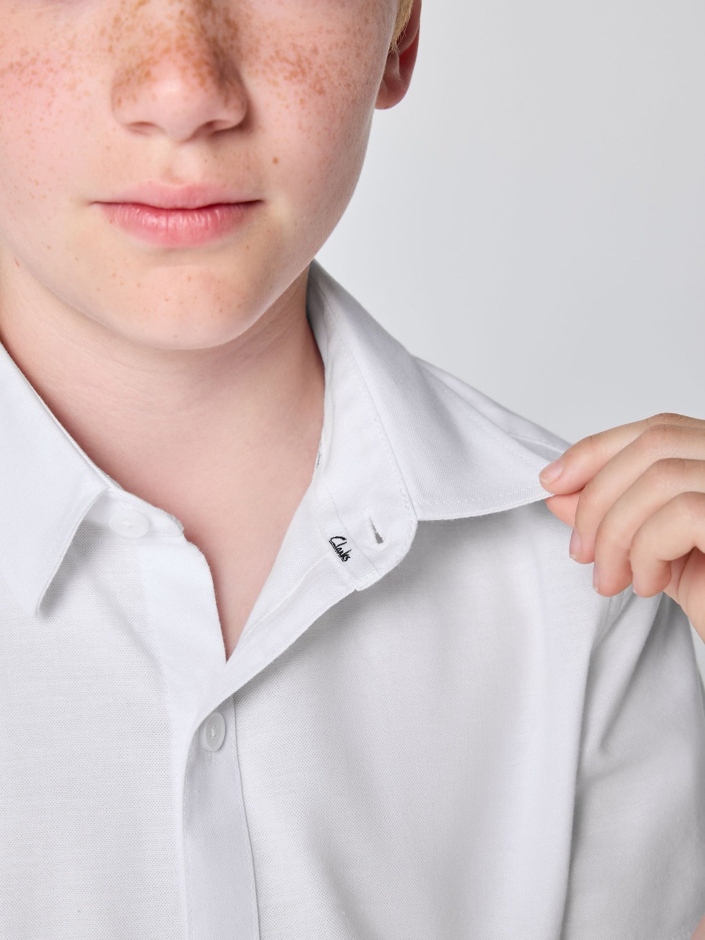 Dsiney Kidz - Clarks White Short Sleeve Oxford Shirt image 4