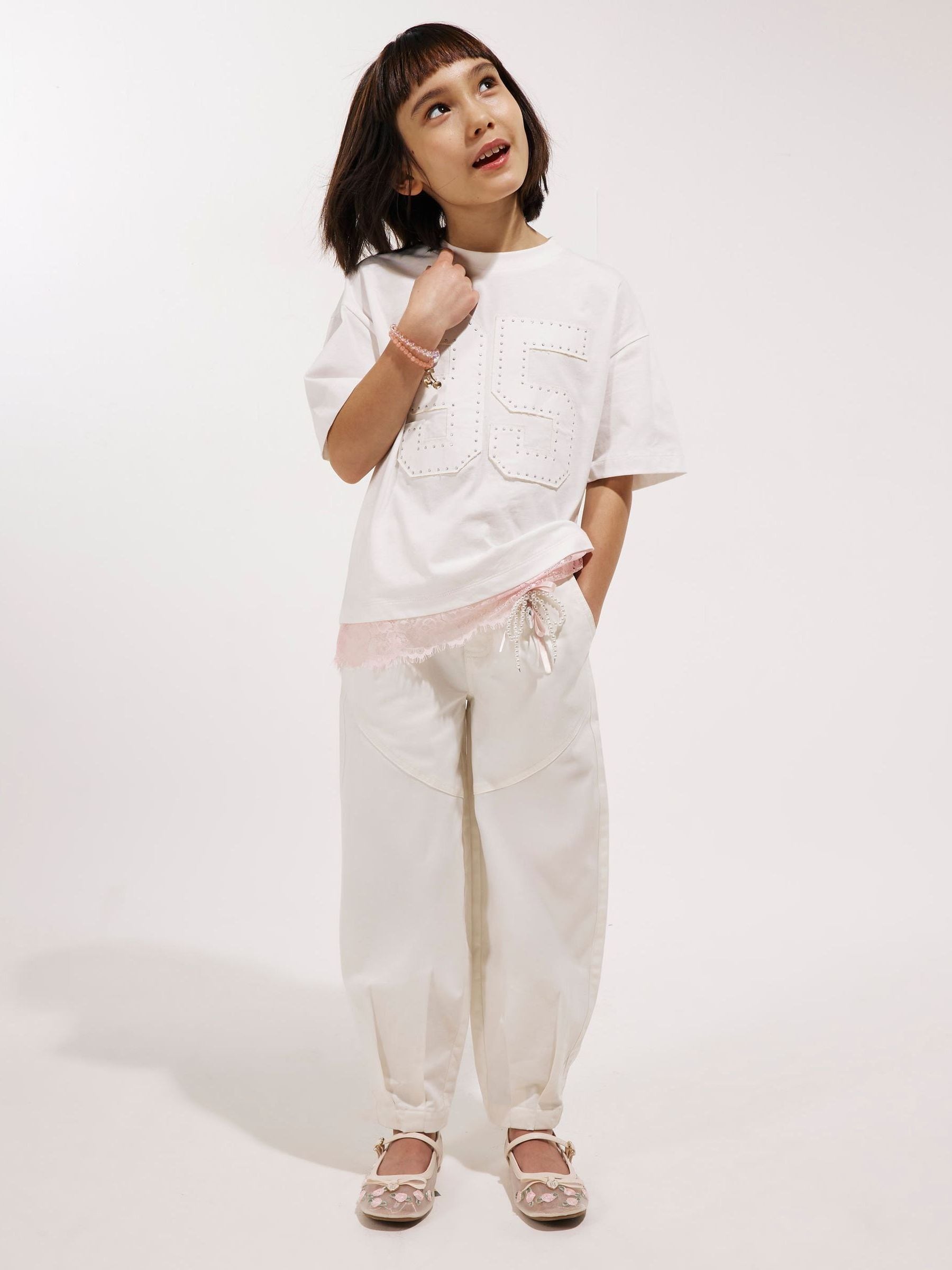 Dsiney Kidz - River Island Cream Denim Cargo Trousers with Keyring image 2