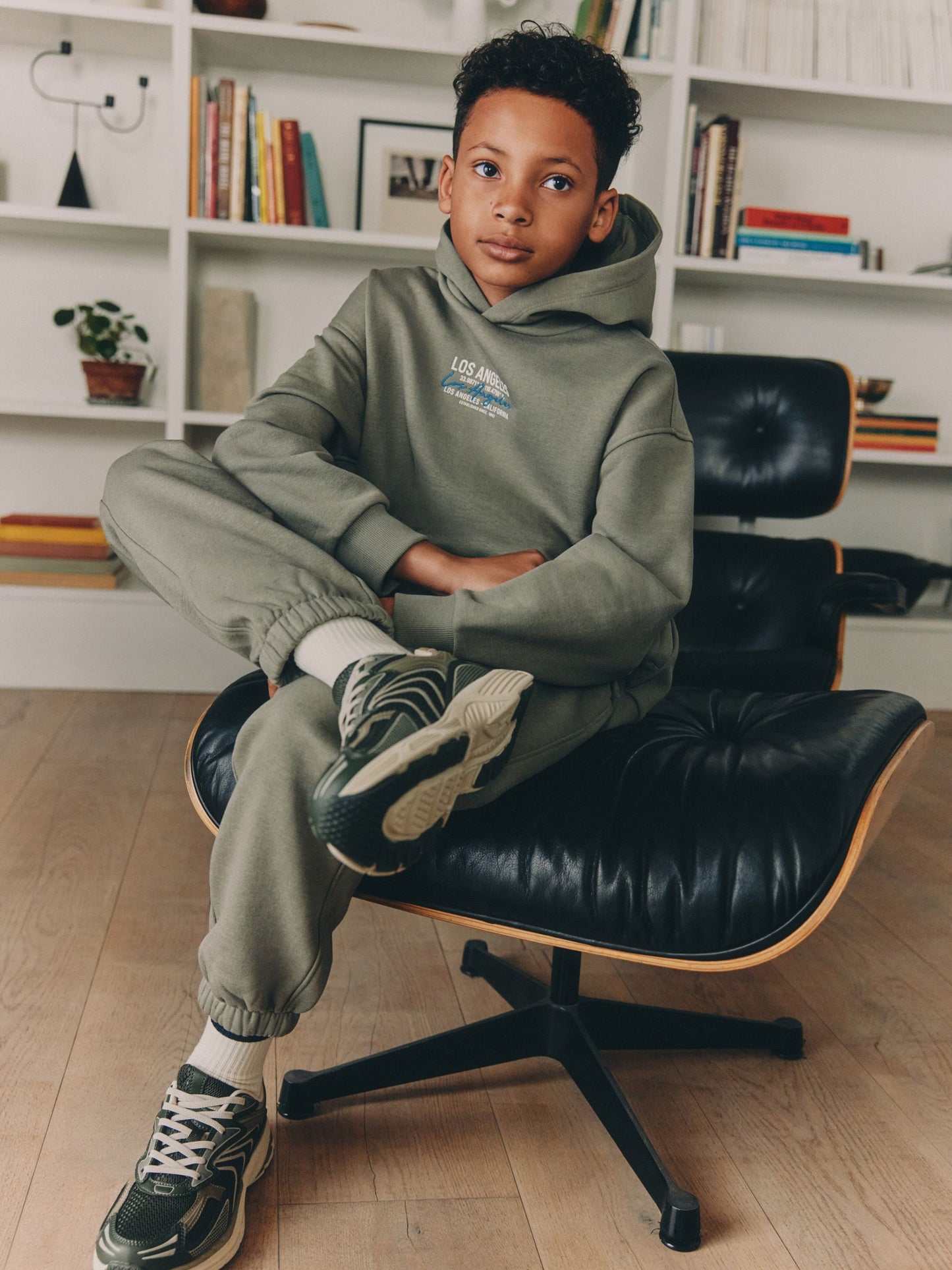 Dsiney Kidz - Soft Green Back Print Relaxed Fit Heavy Weight Hoody Jogger Set (3-16yrs) image 2