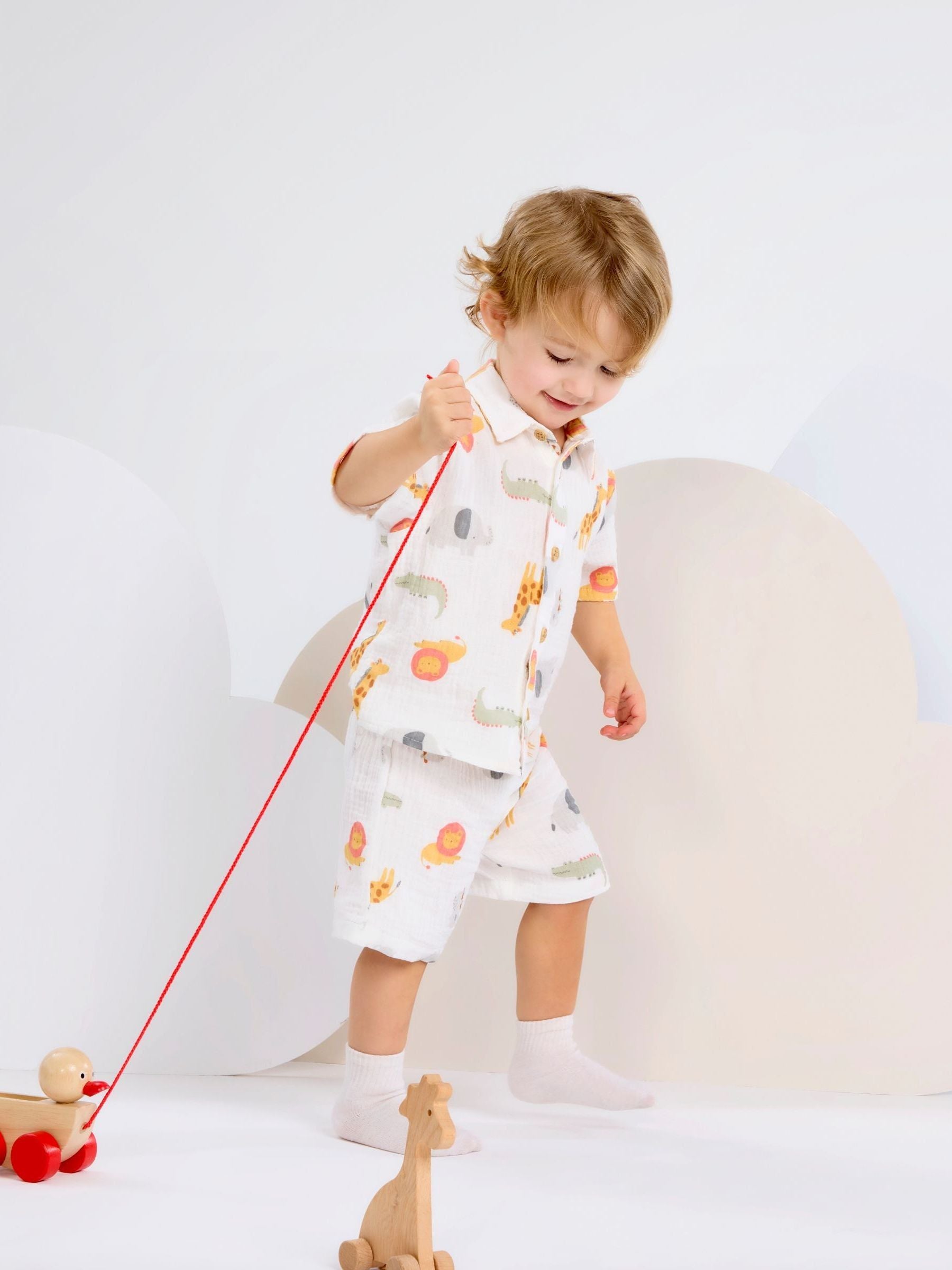 Huggies White Shirt, Shorts & Hats 3 Piece Set image 4
