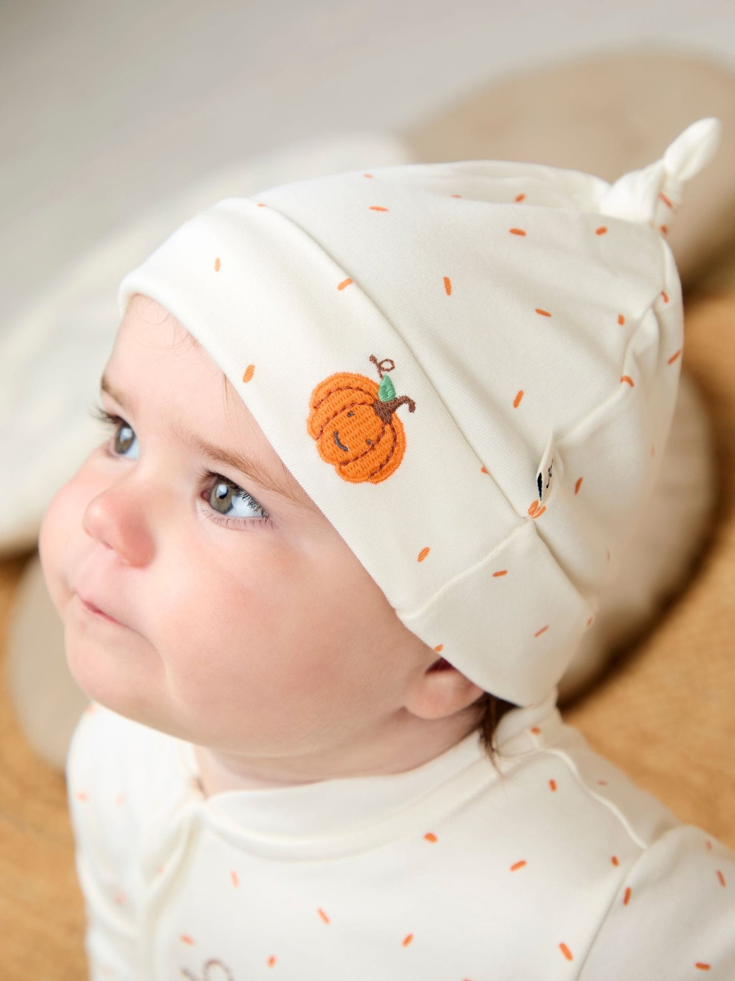 JoJo Maman Bébé Cream Speckled Pumpkin Appliqué Sleepsuit & Hat Set image 5