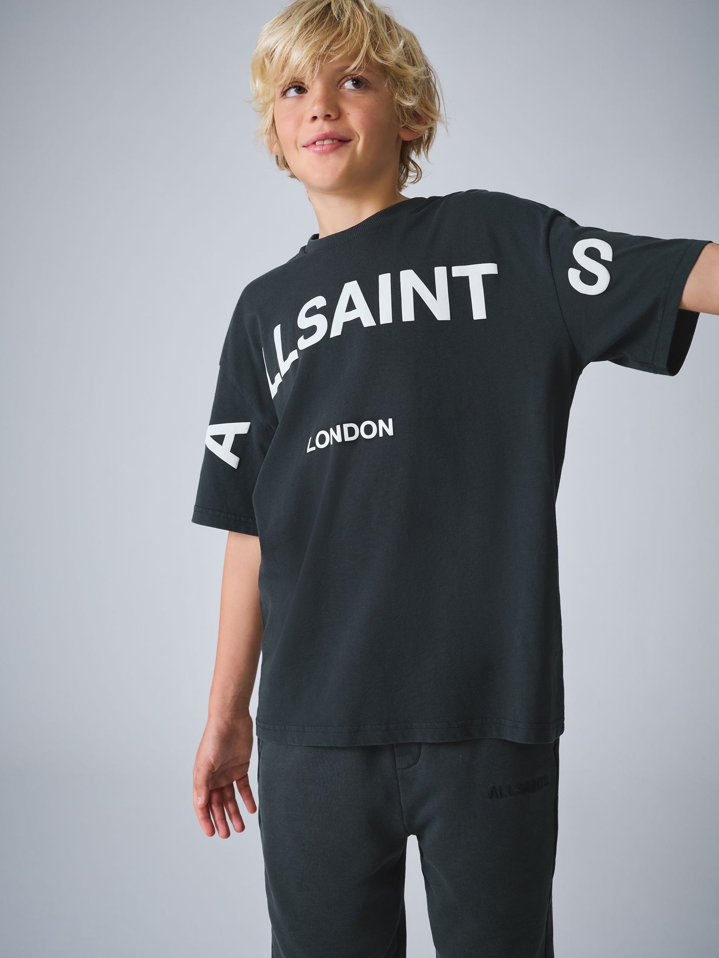 Dsiney Kidz - smALLSAINTS Black Biggy Oversized T-Shirt and Sweat Shorts Set image 3