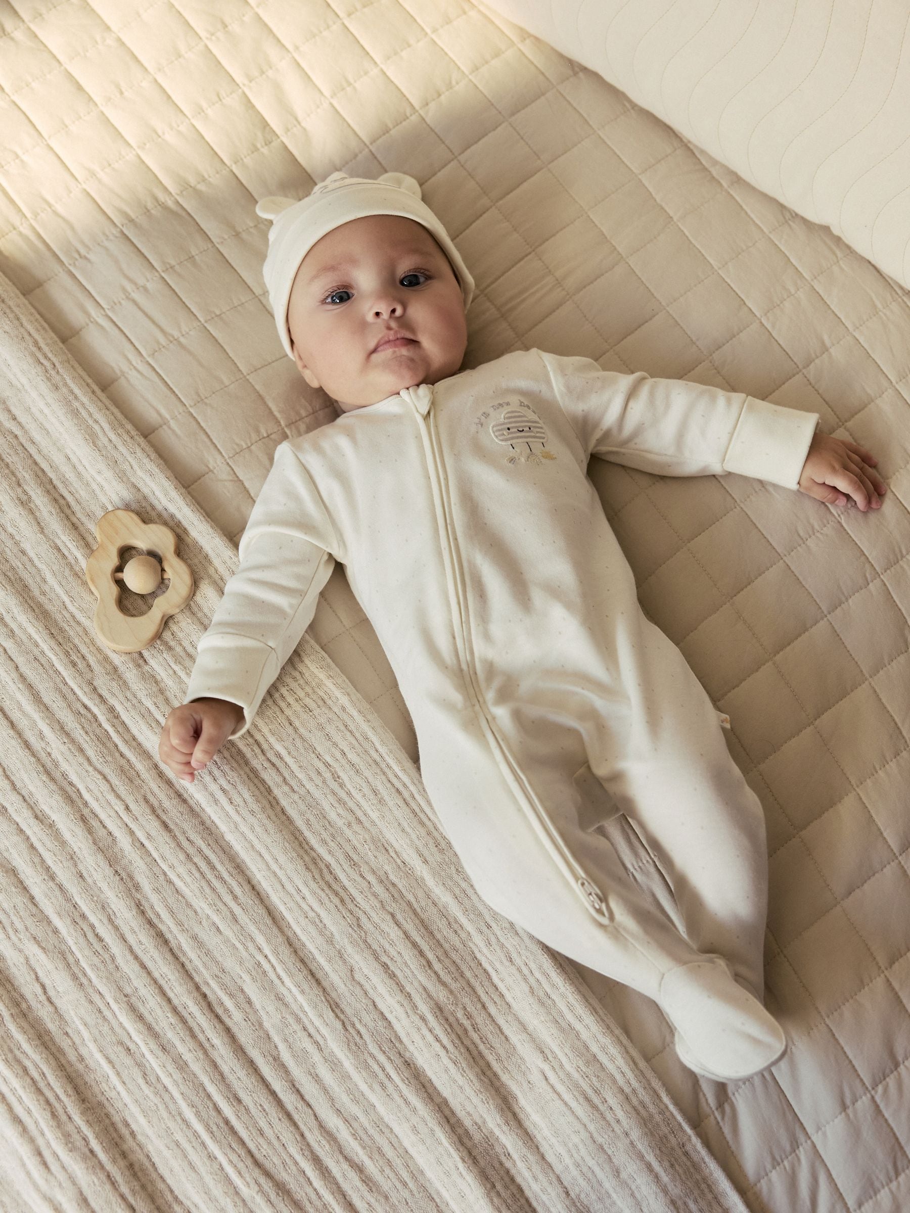 Neutral Im New Here Sleepsuit And Hat Set (0-9mths) image 2