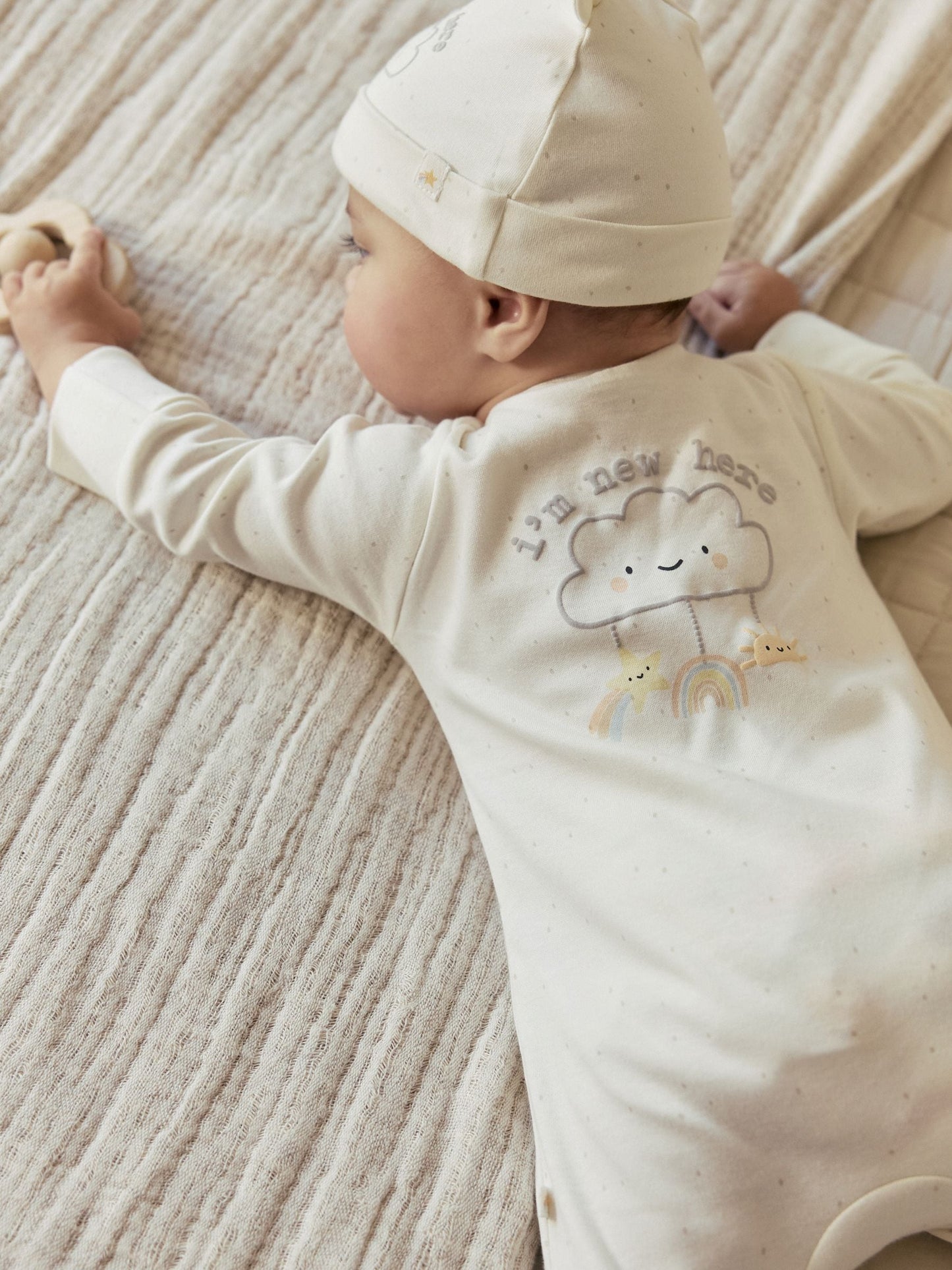 Neutral Im New Here Sleepsuit And Hat Set (0-9mths) image 1