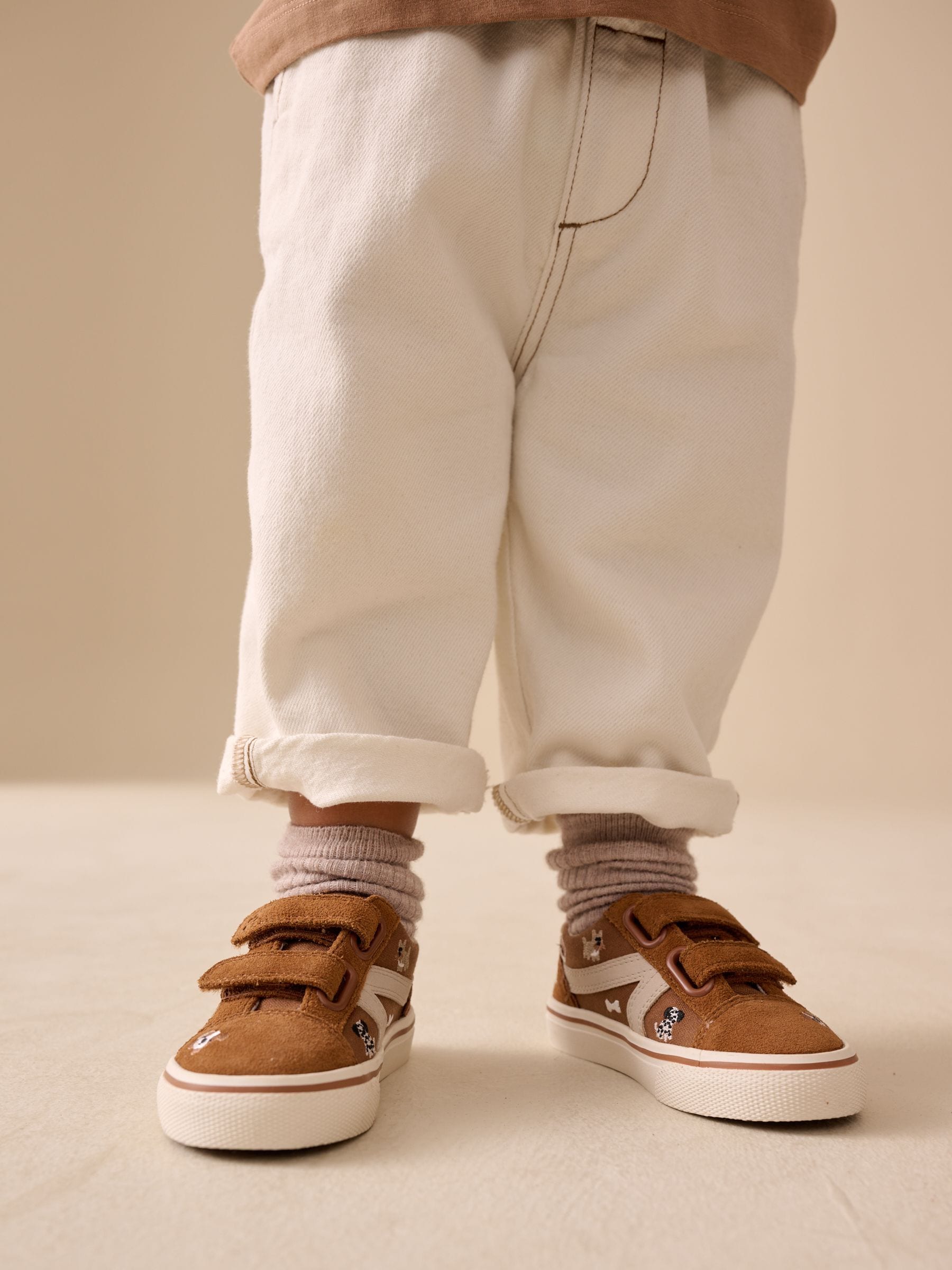Tan Brown Dogs Standard Fit (F) Touch Fastening Trainers image 3