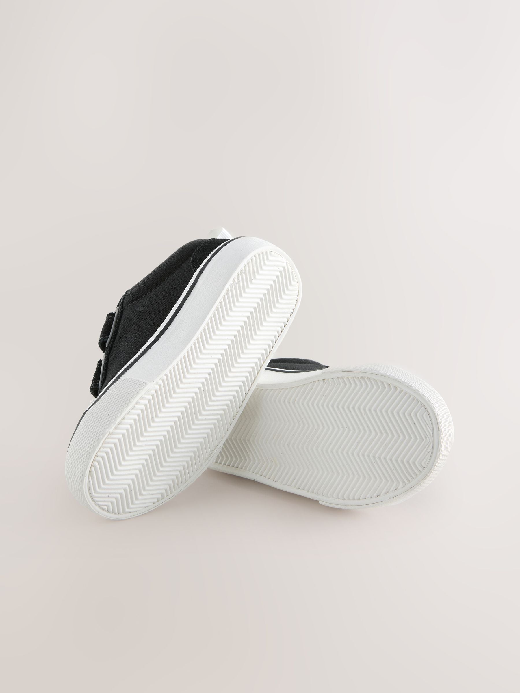 Black/White Standard Fit (F) Touch Fastening Trainers image 4