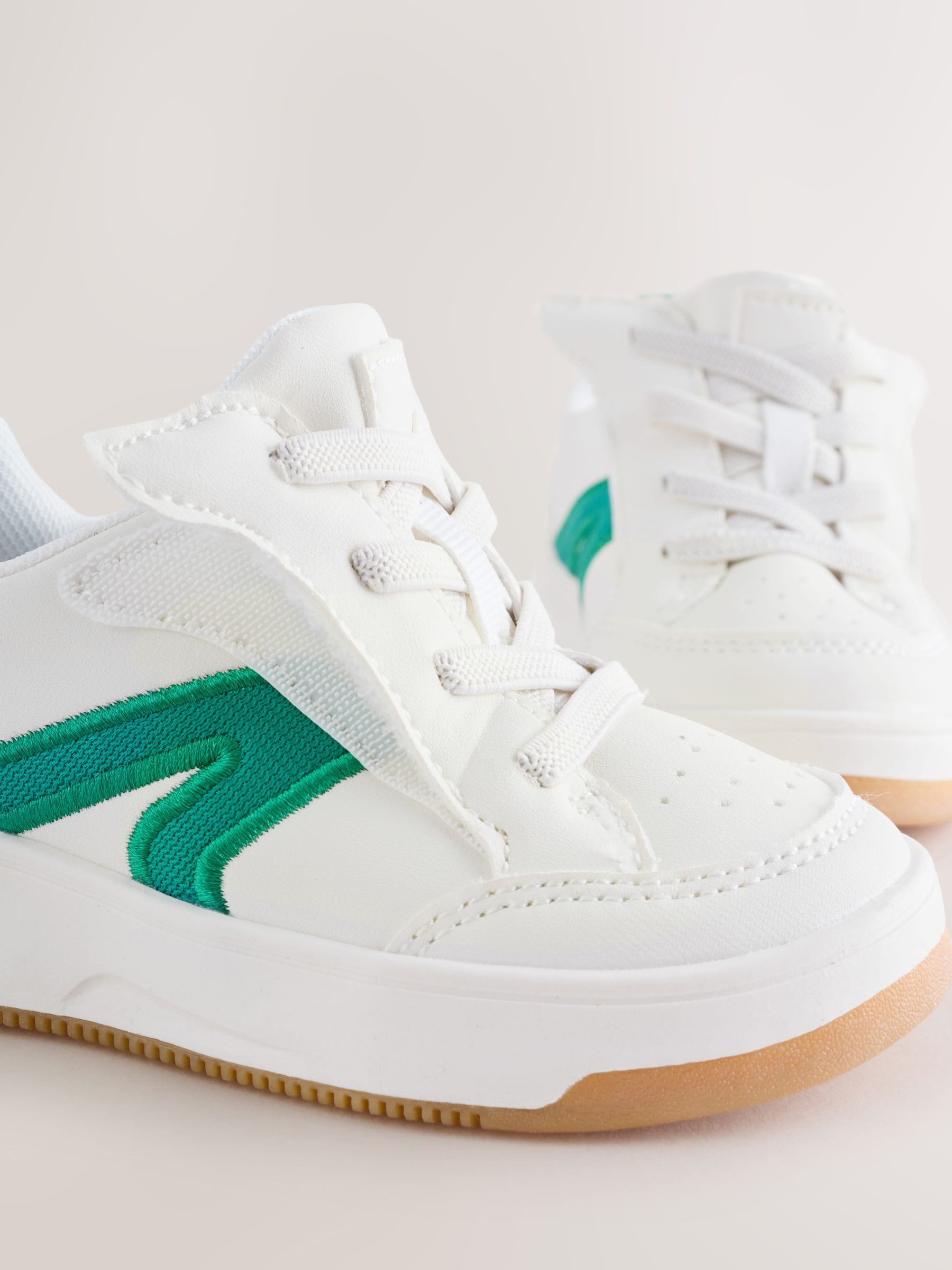 White/Green Wide Fit (G) Touch Fastening Elastic Lace Trainers image 9