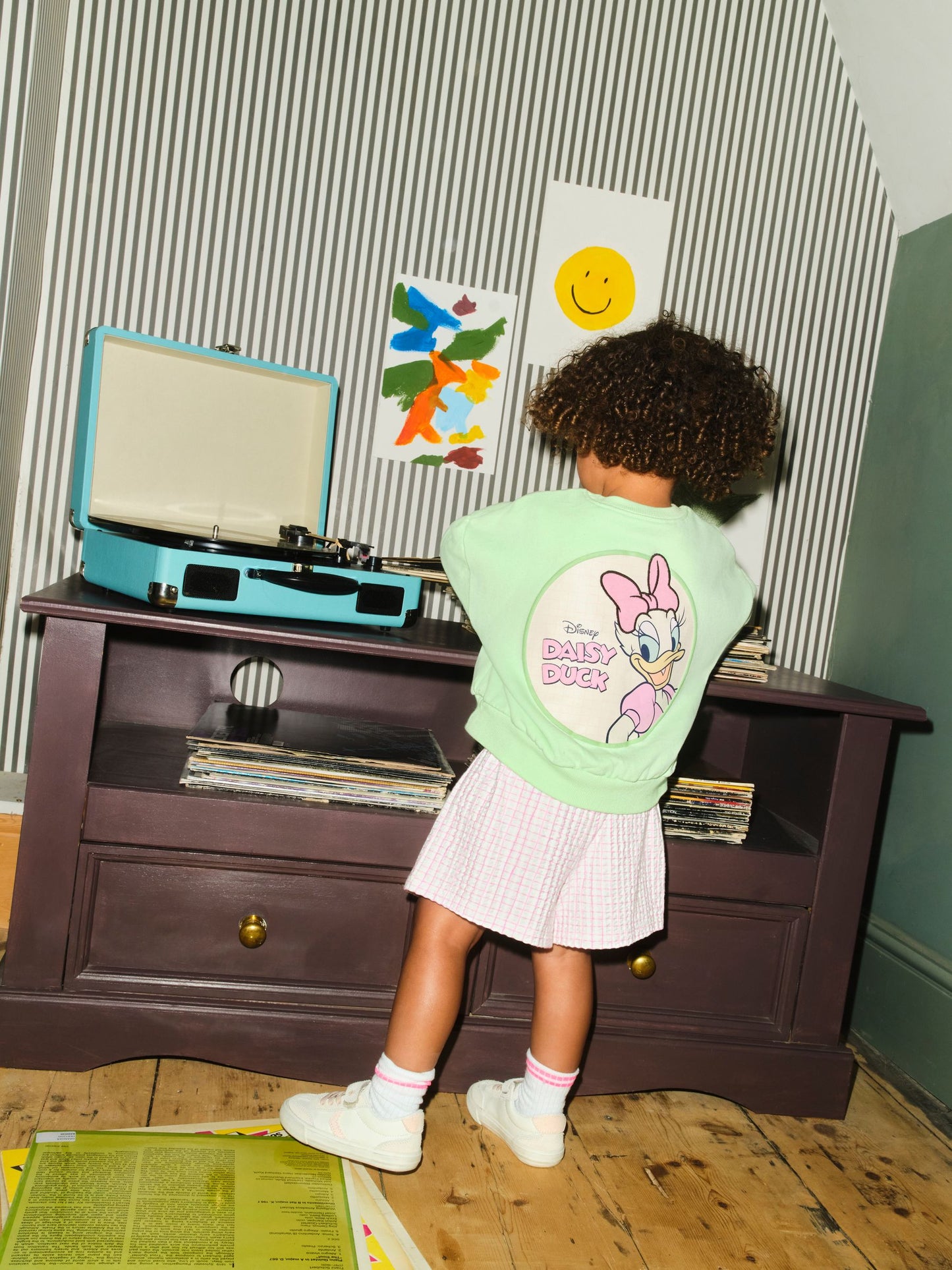 Green Daisy Duck Shorts Set (3mths-7yrs) image 3