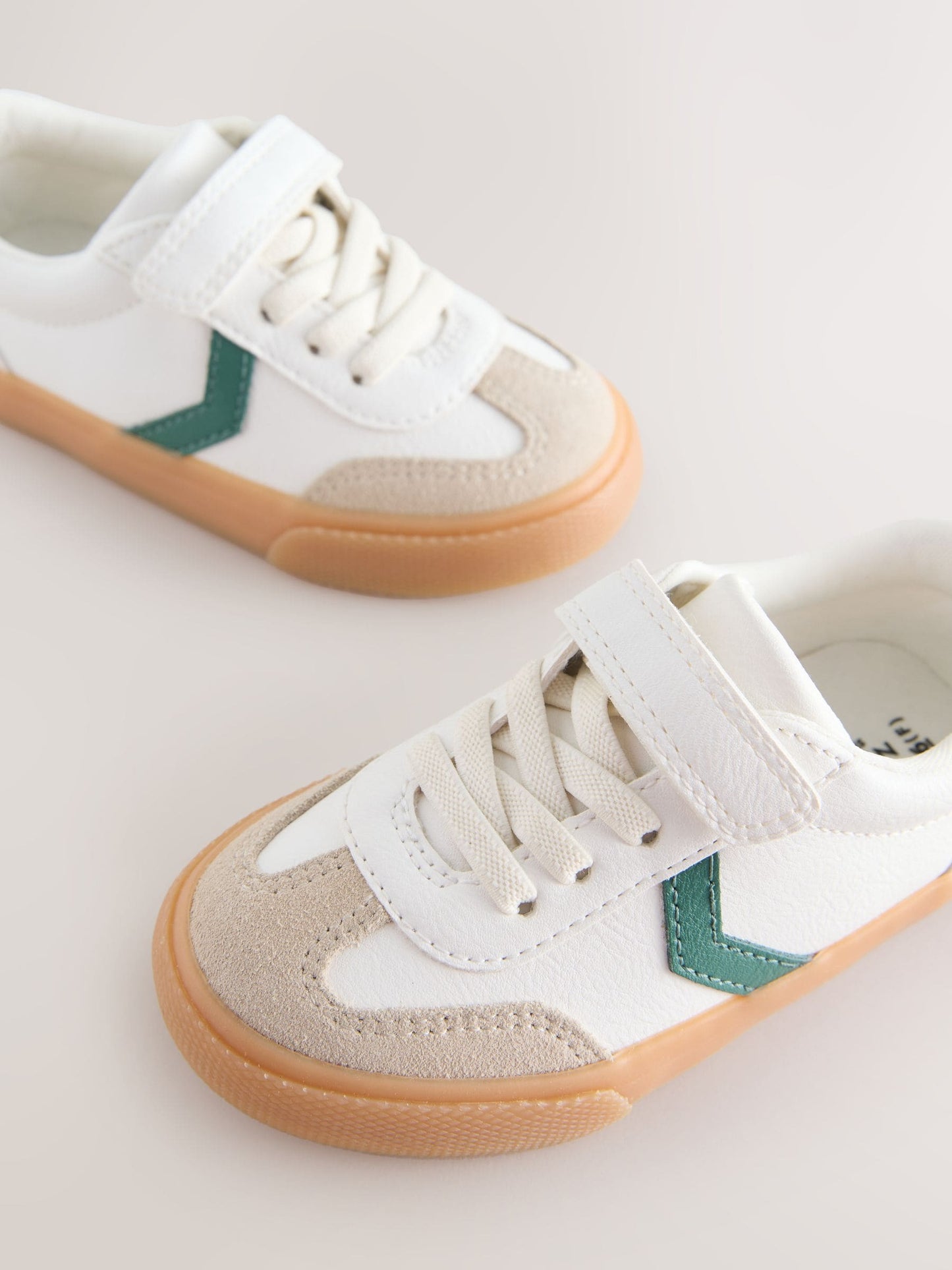 White/Green Wide Fit (G) Touch Fastening Elastic Lace Trainers image 3