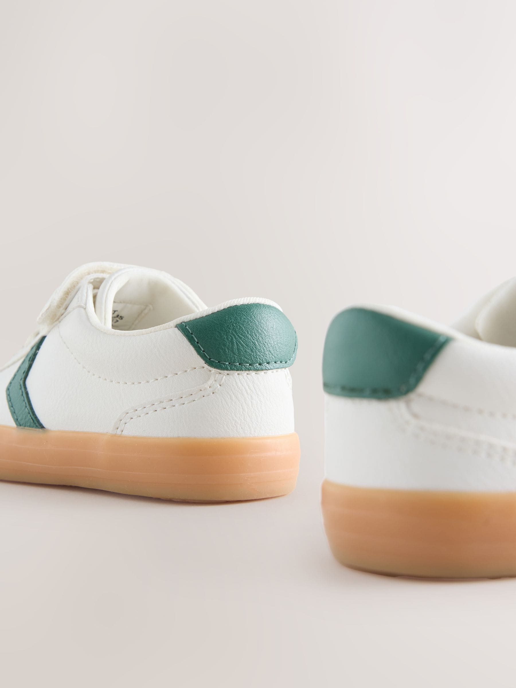 White/Green Wide Fit (G) Touch Fastening Elastic Lace Trainers image 4