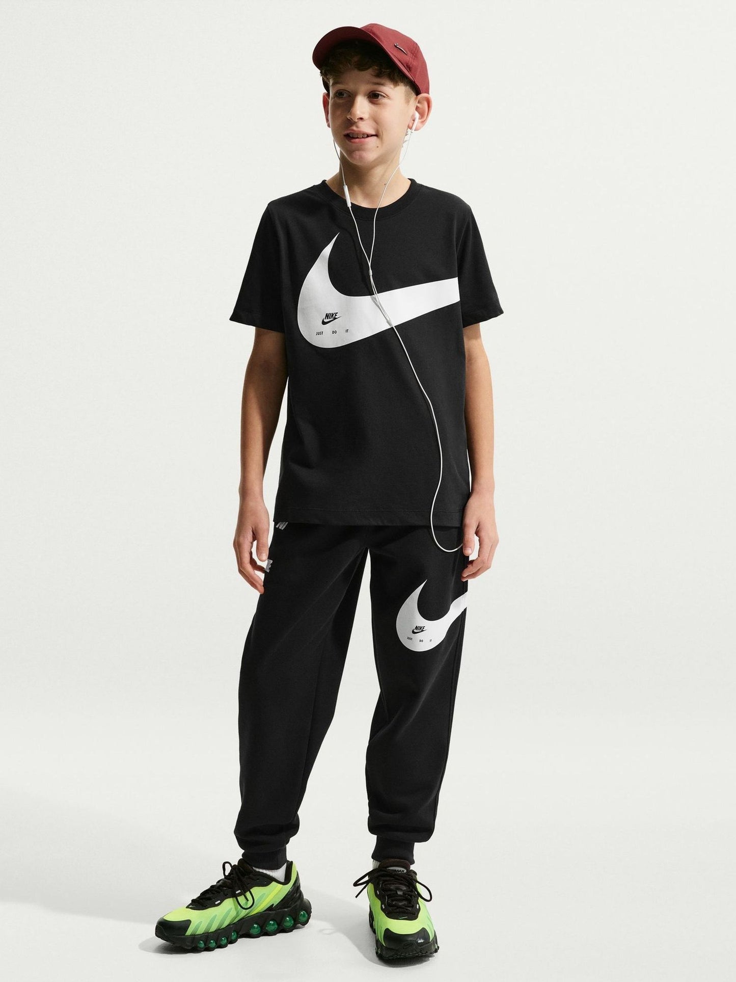 Dsiney Kidz - Nike Black/White Energy Graphic T-Shirt image 1