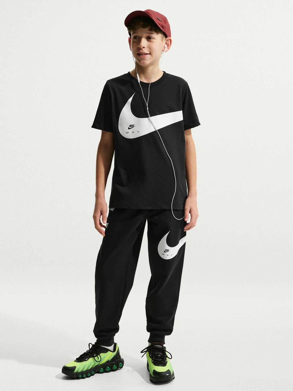 Dsiney Kidz - Nike Black/White Energy Graphic T-Shirt image 1