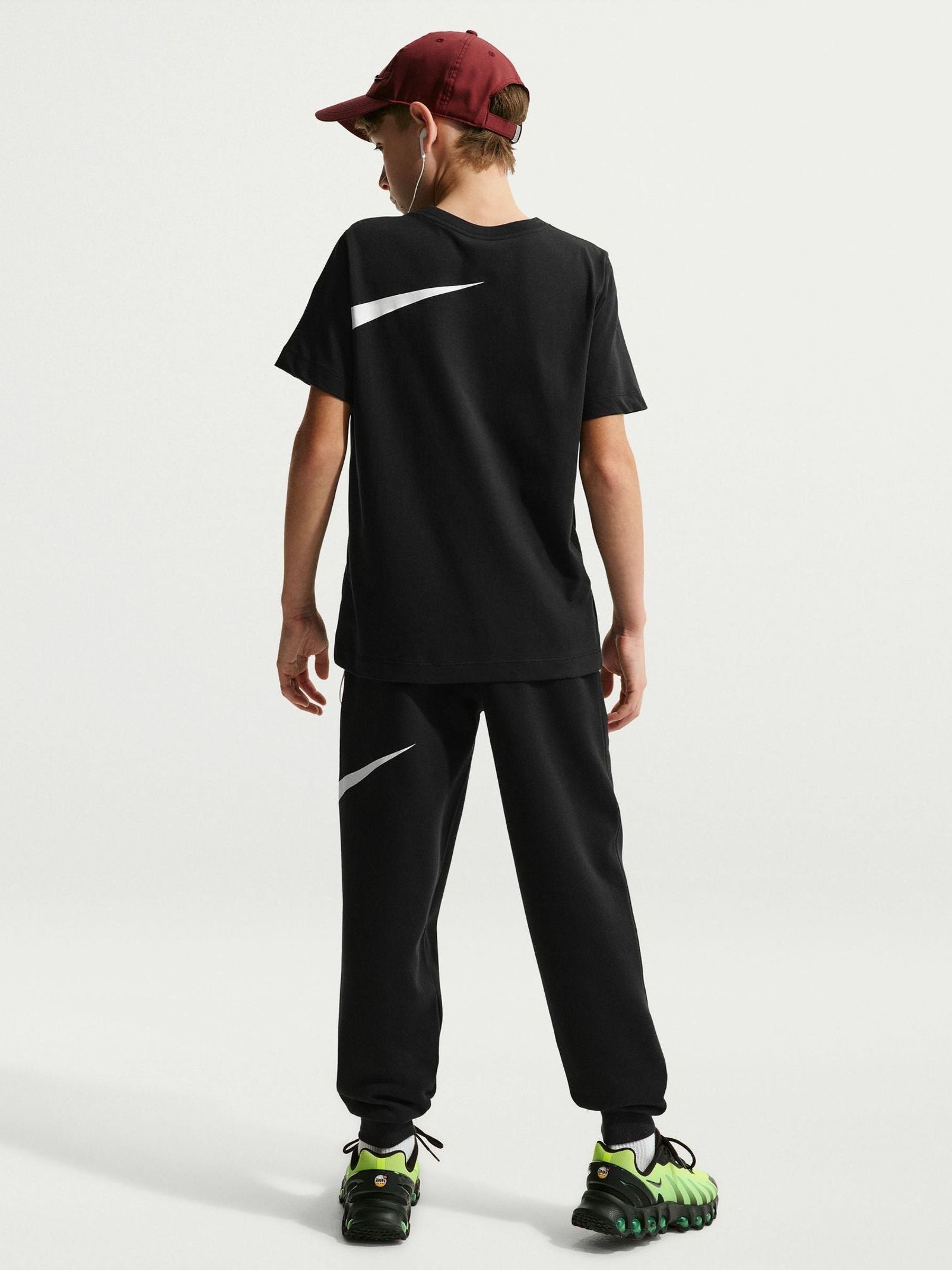 Dsiney Kidz - Nike Black/White Energy Graphic T-Shirt image 2