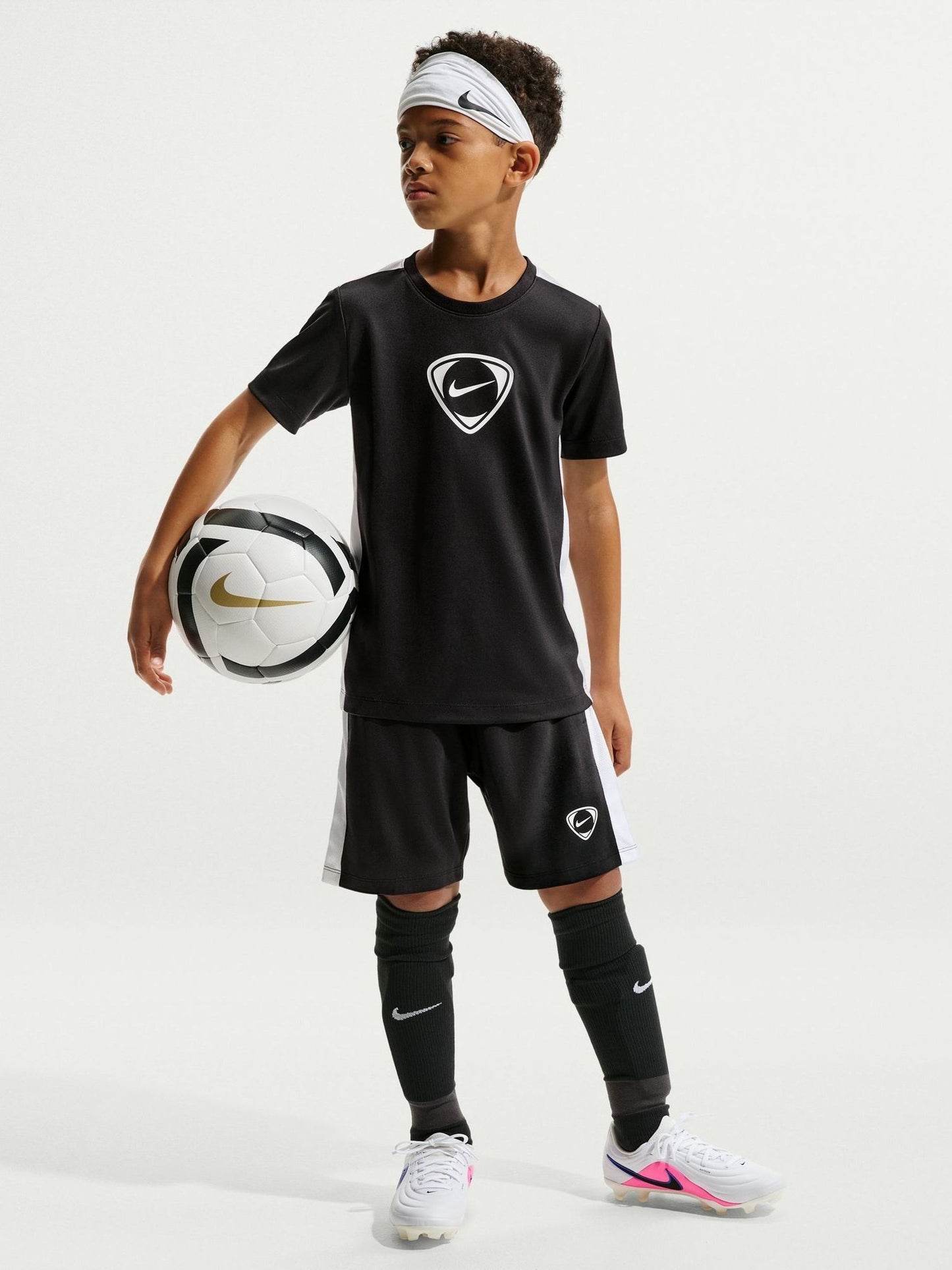Dsiney Kidz - Nike Black & White Short Sleeve Top image 1