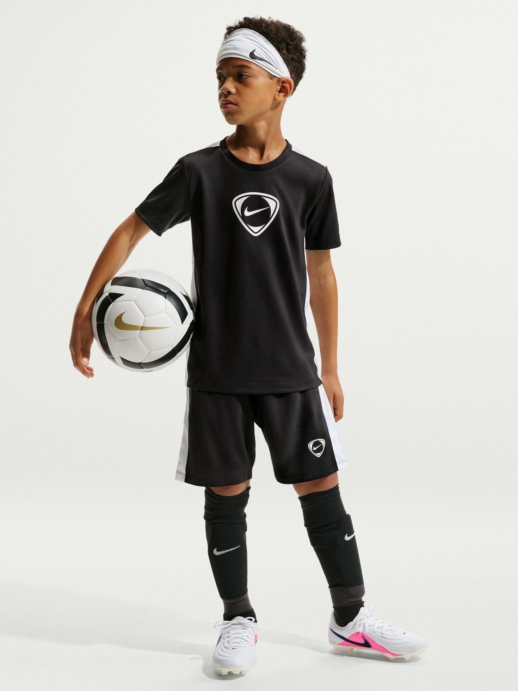 Dsiney Kidz - Nike Black & White Short Sleeve Top image 1