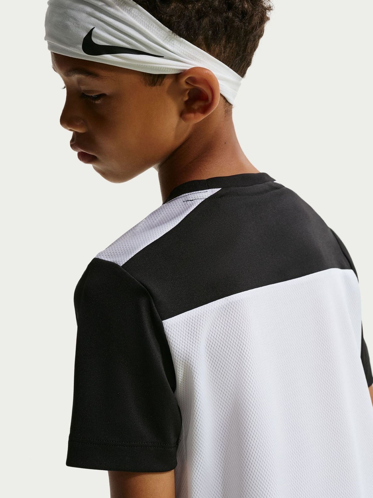 Dsiney Kidz - Nike Black & White Short Sleeve Top image 5