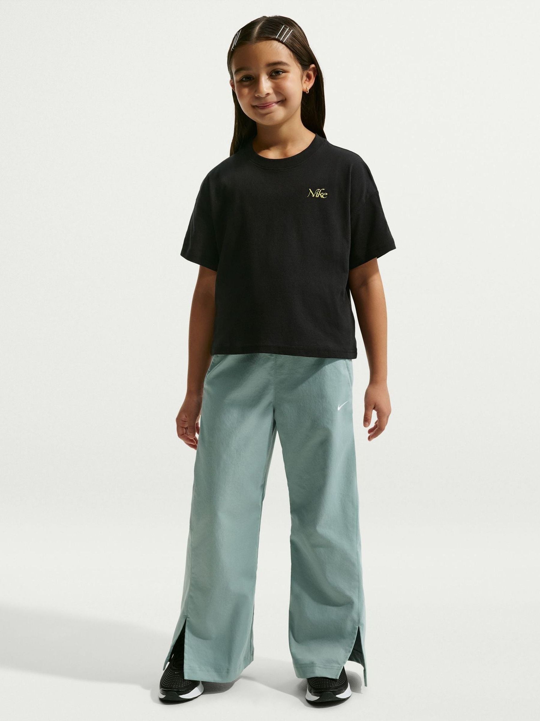 Dsiney Kidz - Nike Black Flower Graphic Boxy T-Shirt image 1