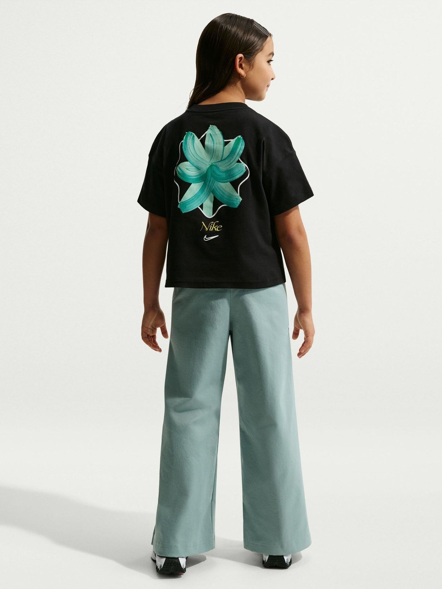 Dsiney Kidz - Nike Black Flower Graphic Boxy T-Shirt image 2
